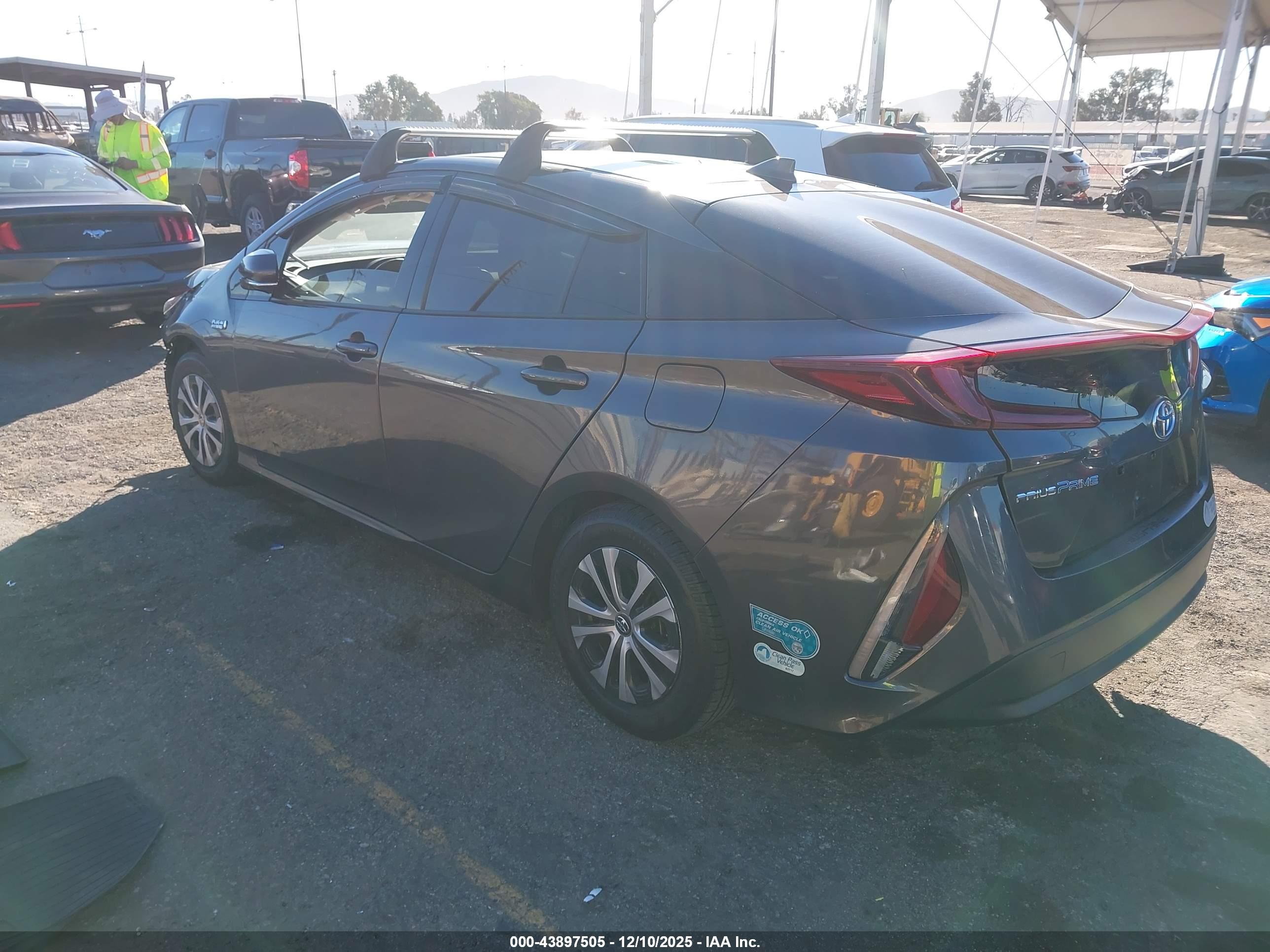 TOYOTA PRIUS image 3