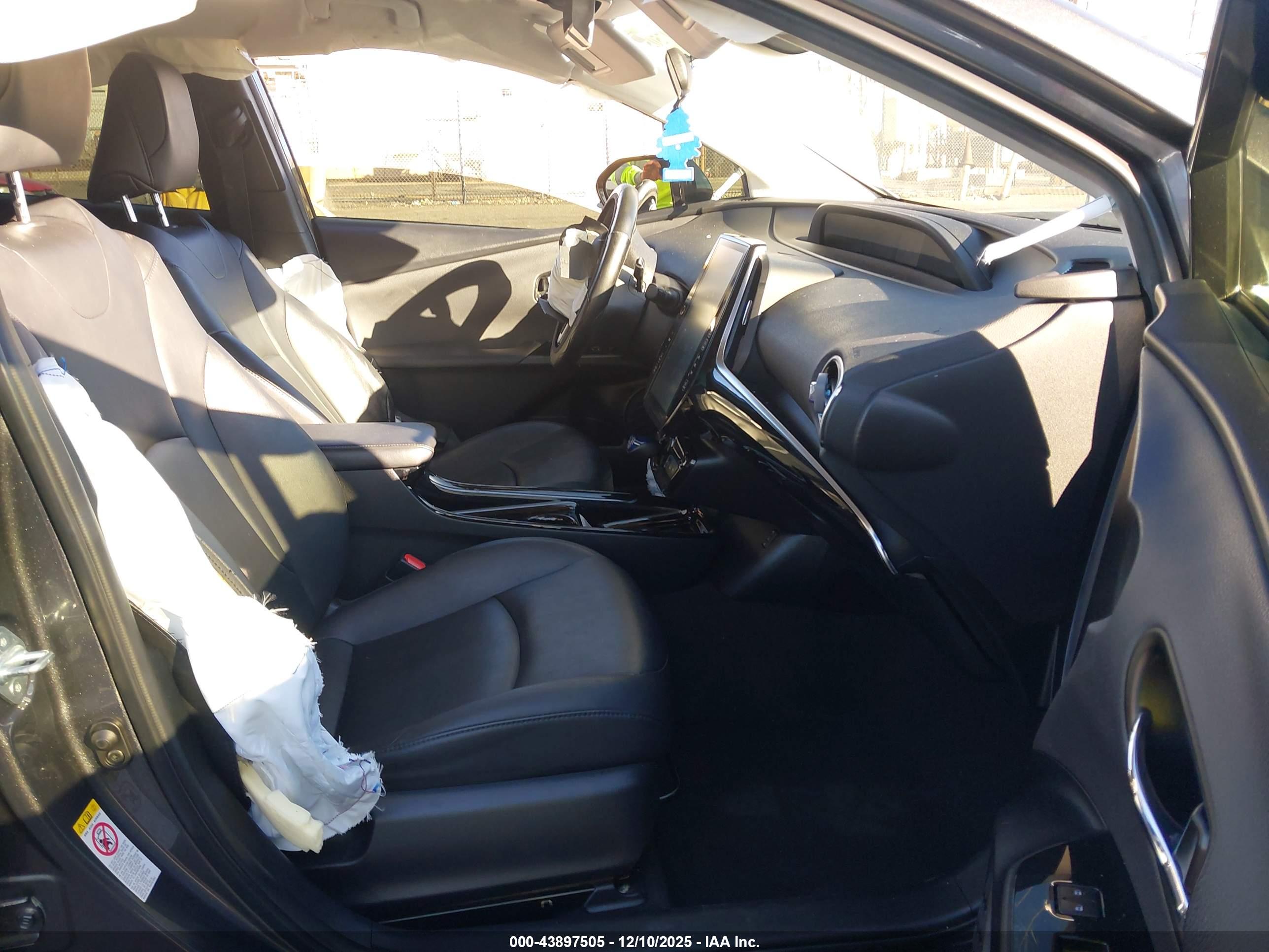 TOYOTA PRIUS image 5