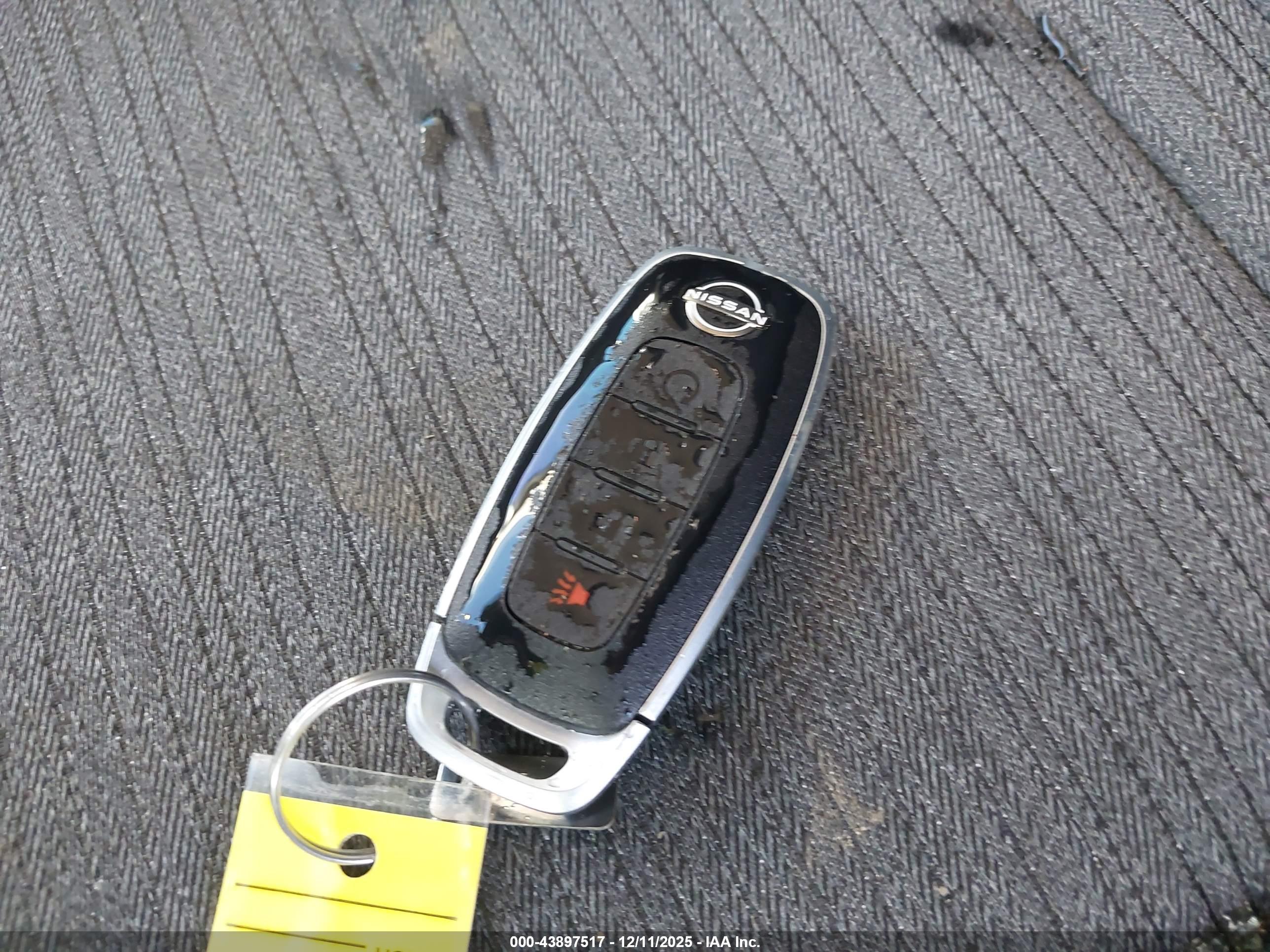 NISSAN ROGUE image 11