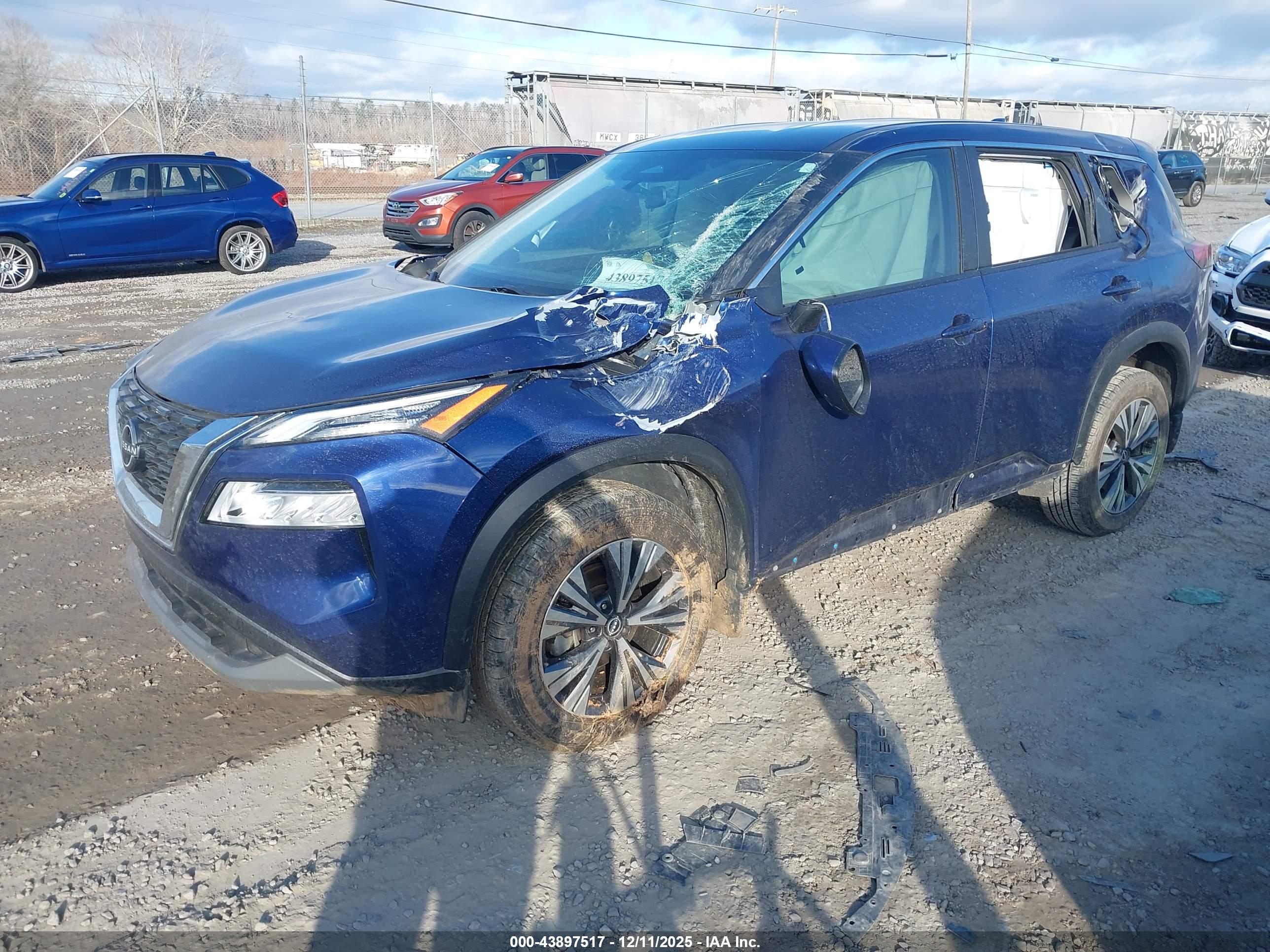 NISSAN ROGUE image 2