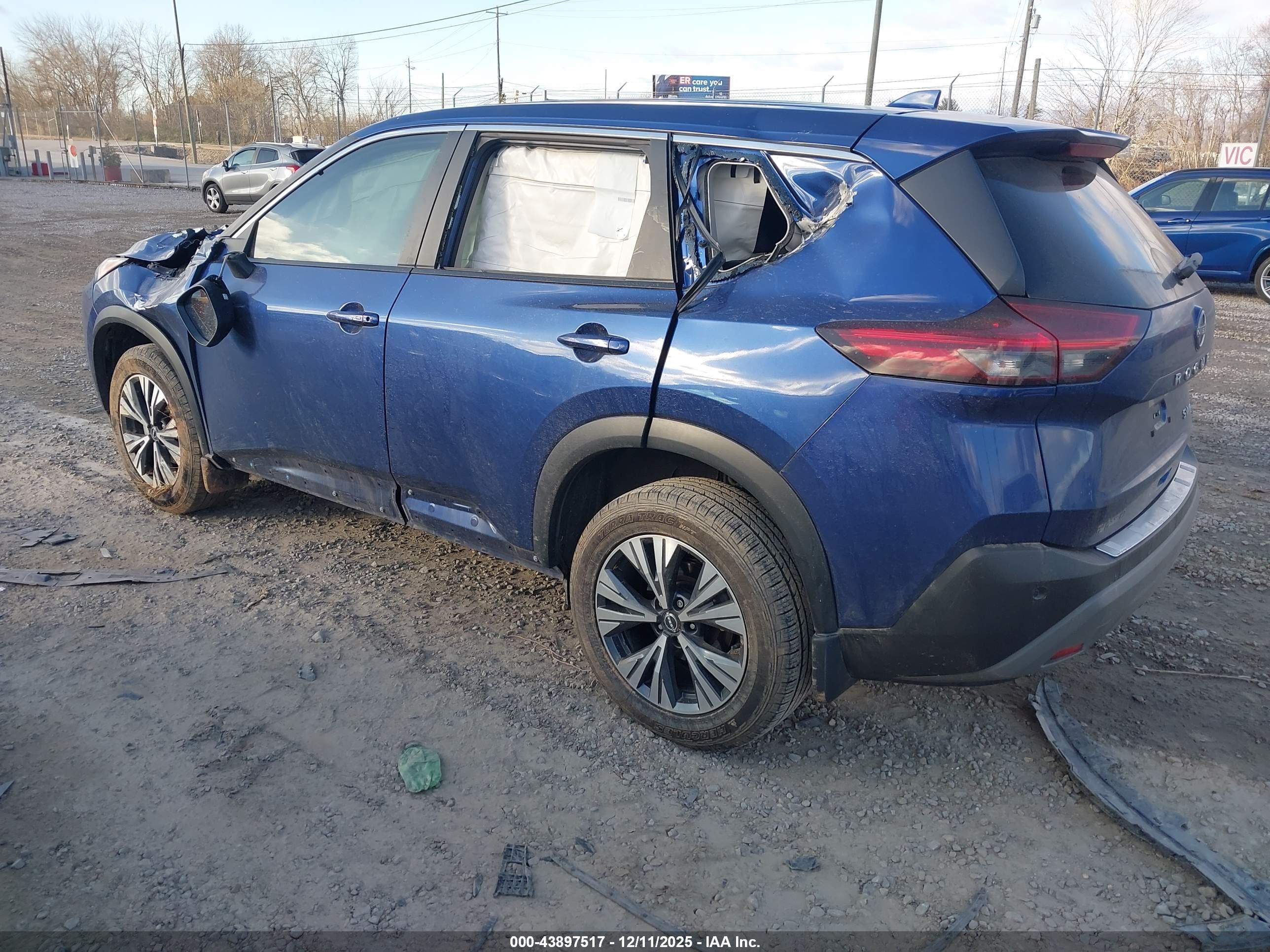 NISSAN ROGUE image 3