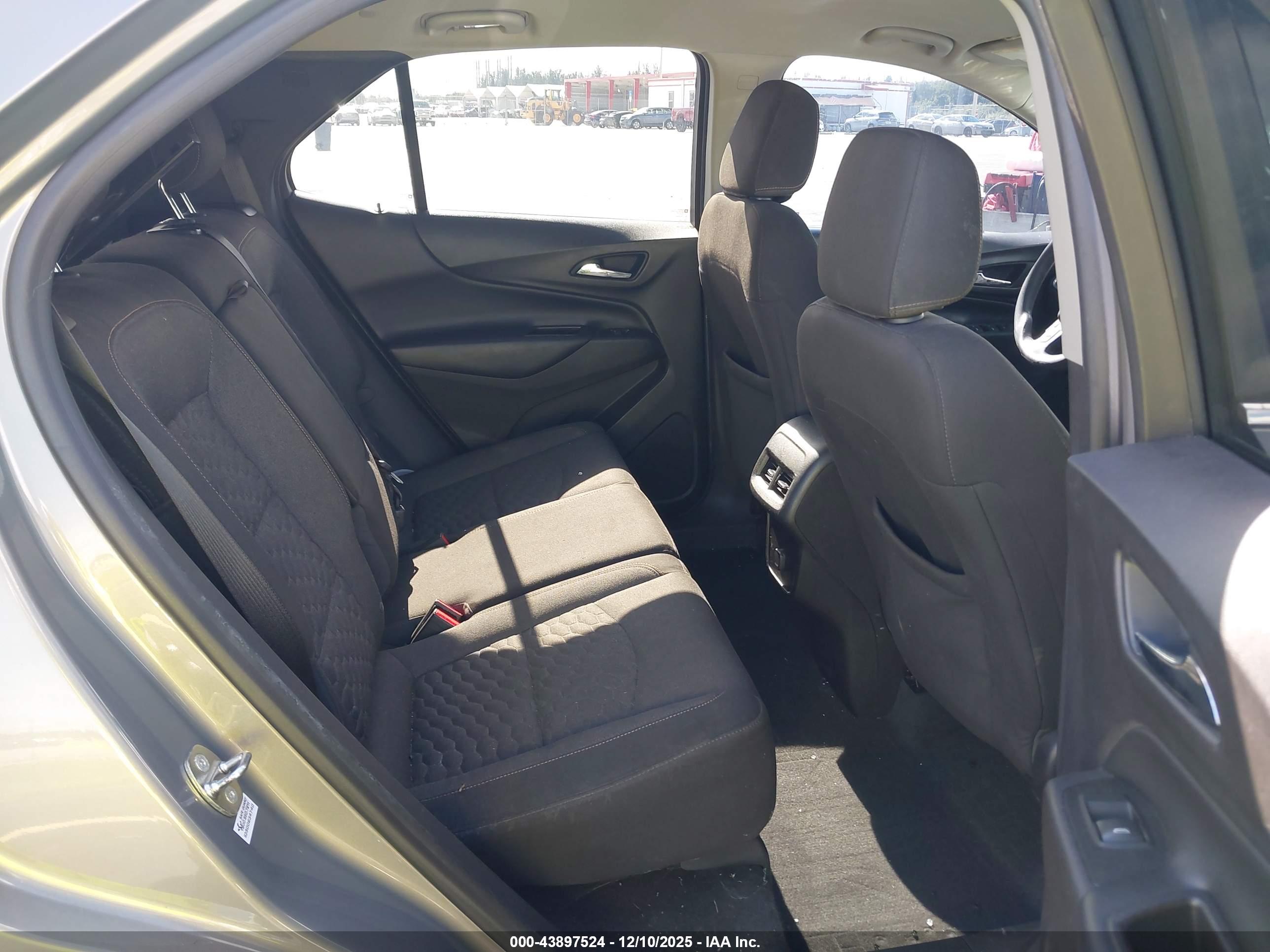 CHEVROLET EQUINOX image 8