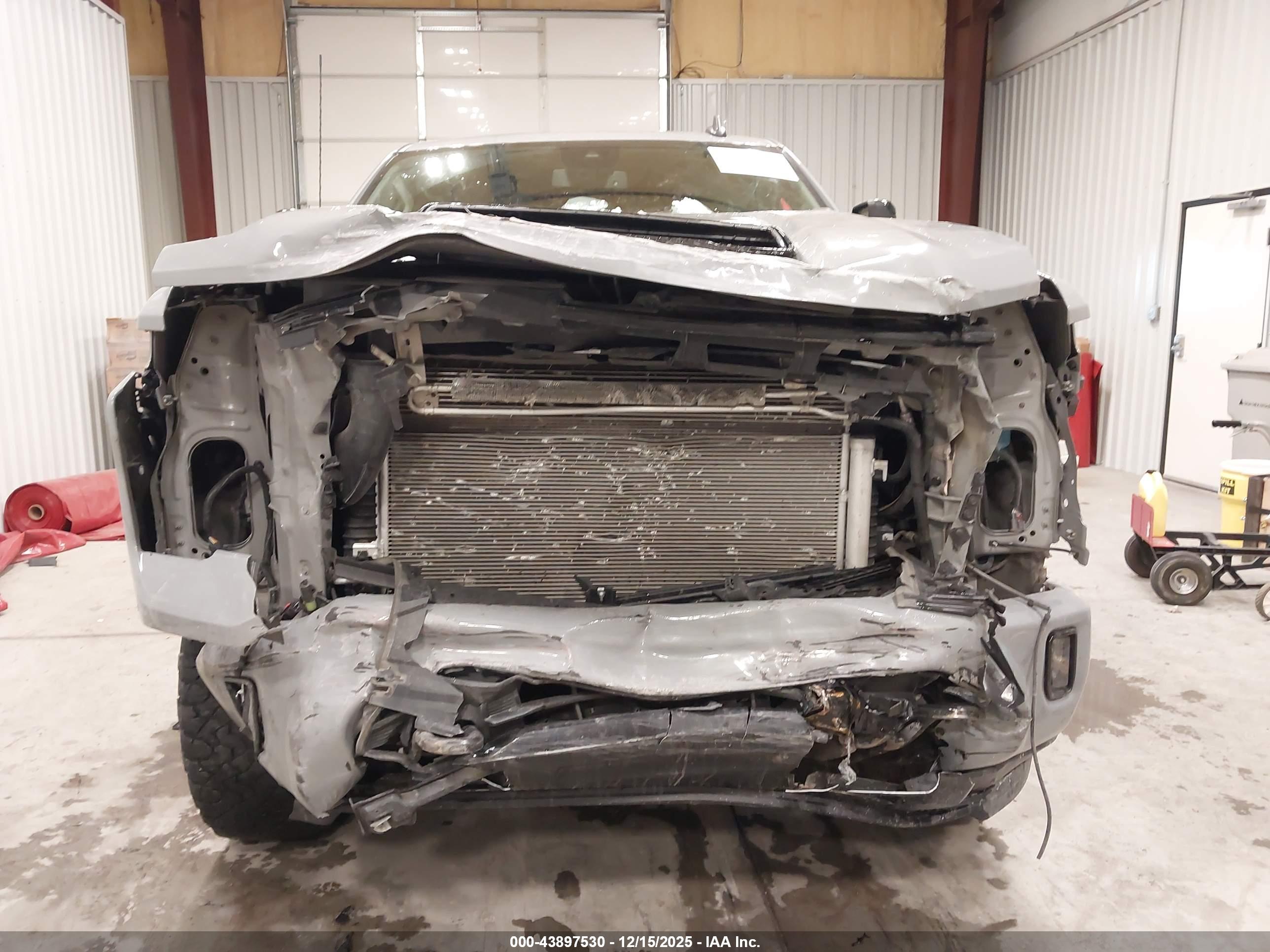CHEVROLET SILVERADO image 6