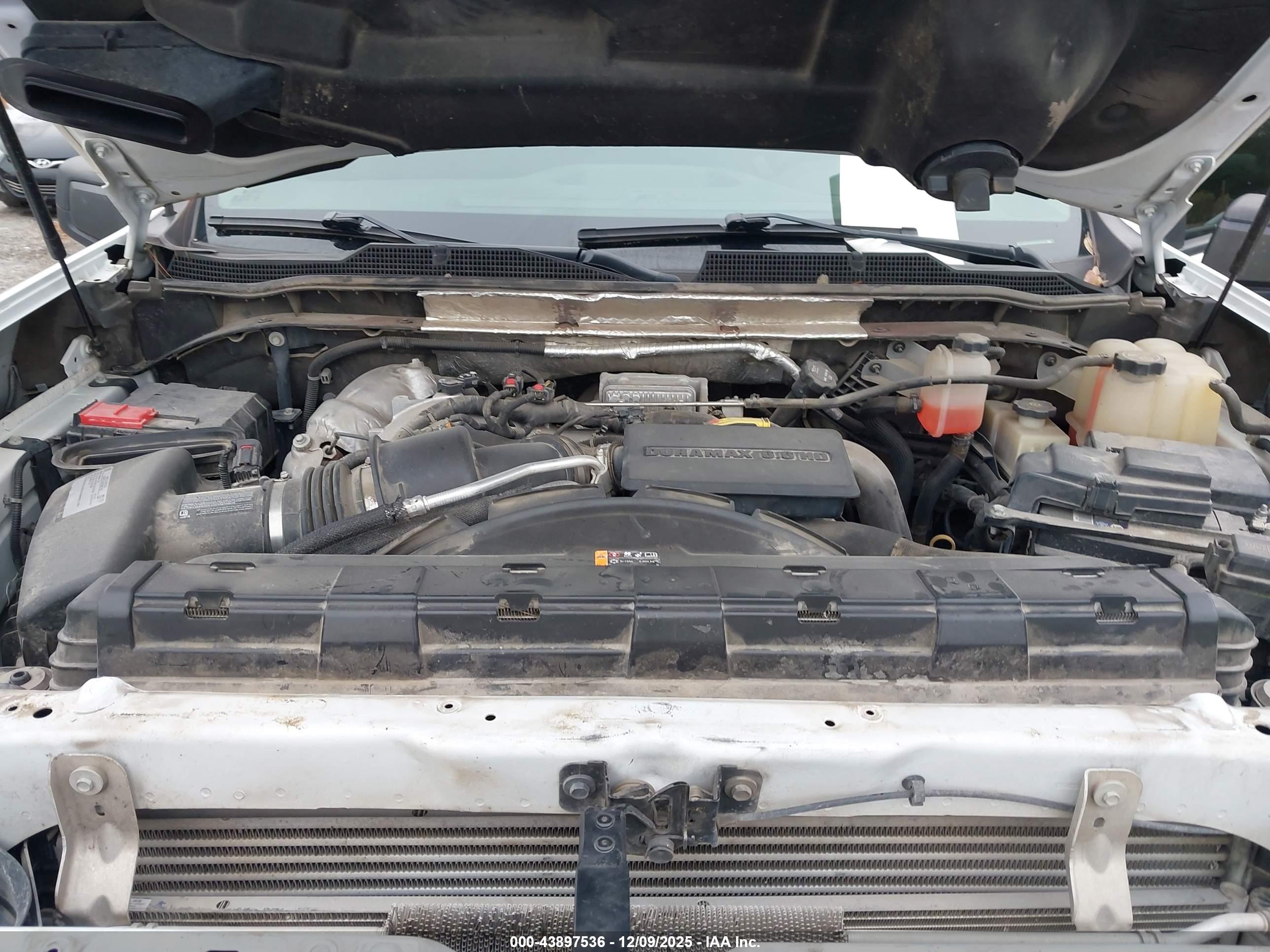 CHEVROLET SILVERADO image 10