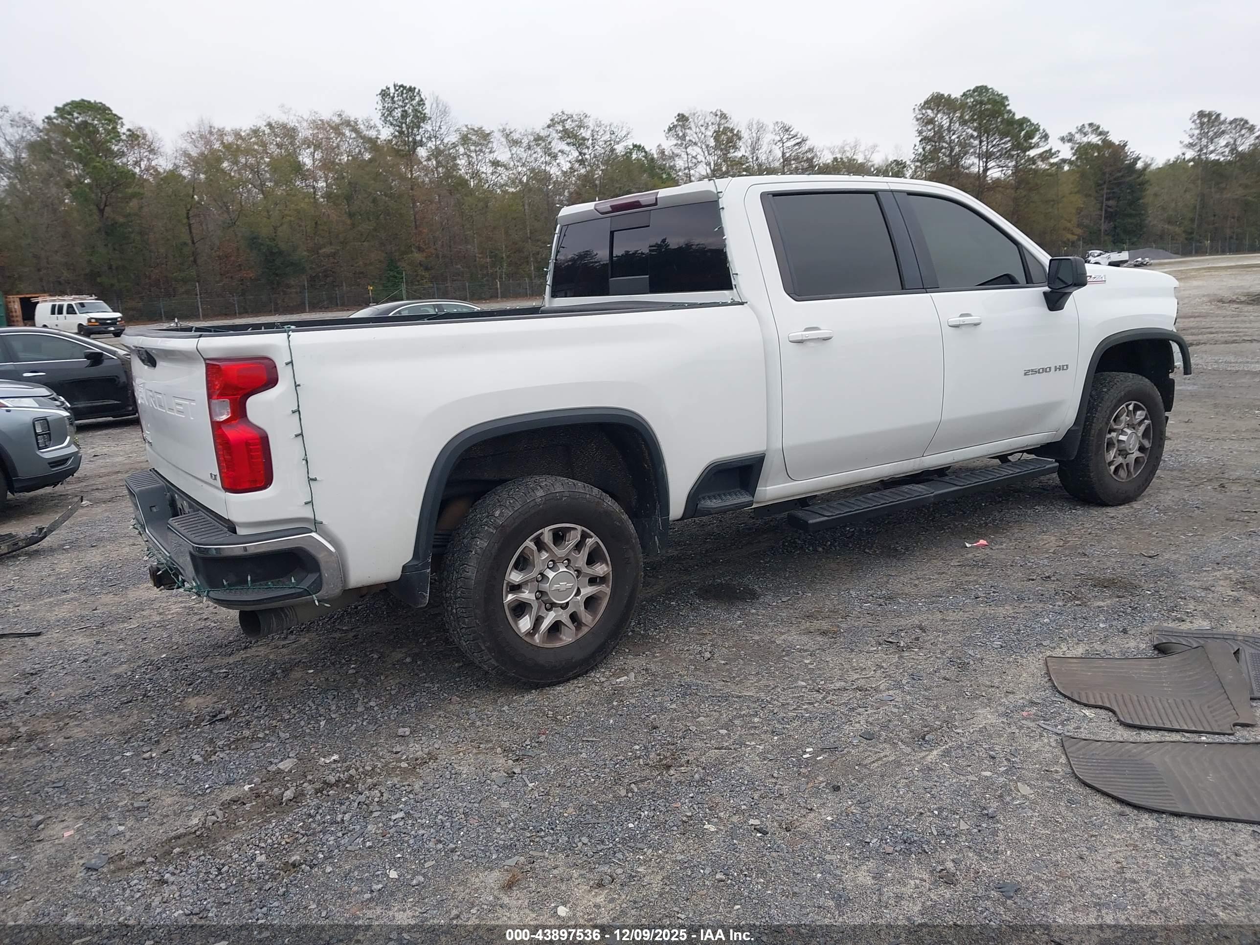 CHEVROLET SILVERADO image 4
