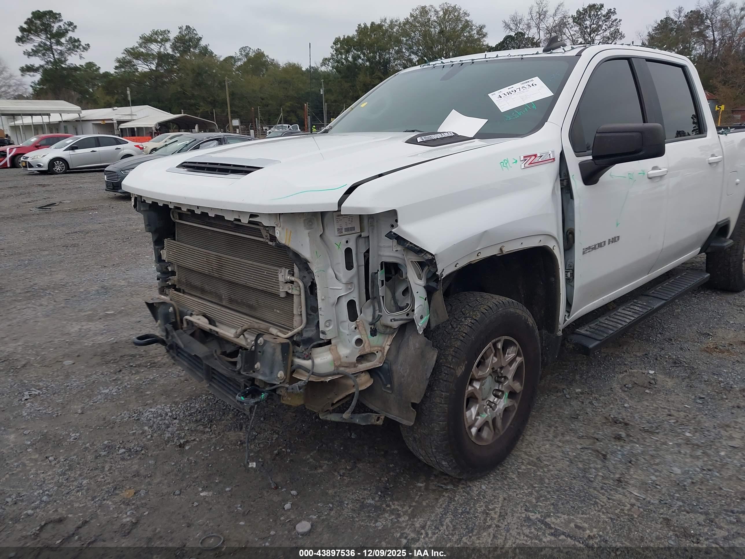 CHEVROLET SILVERADO image 6