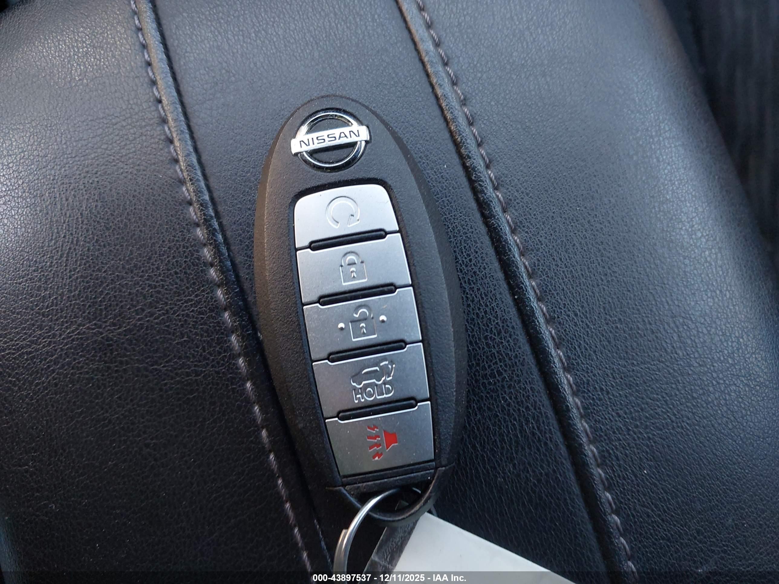 NISSAN ROGUE image 11