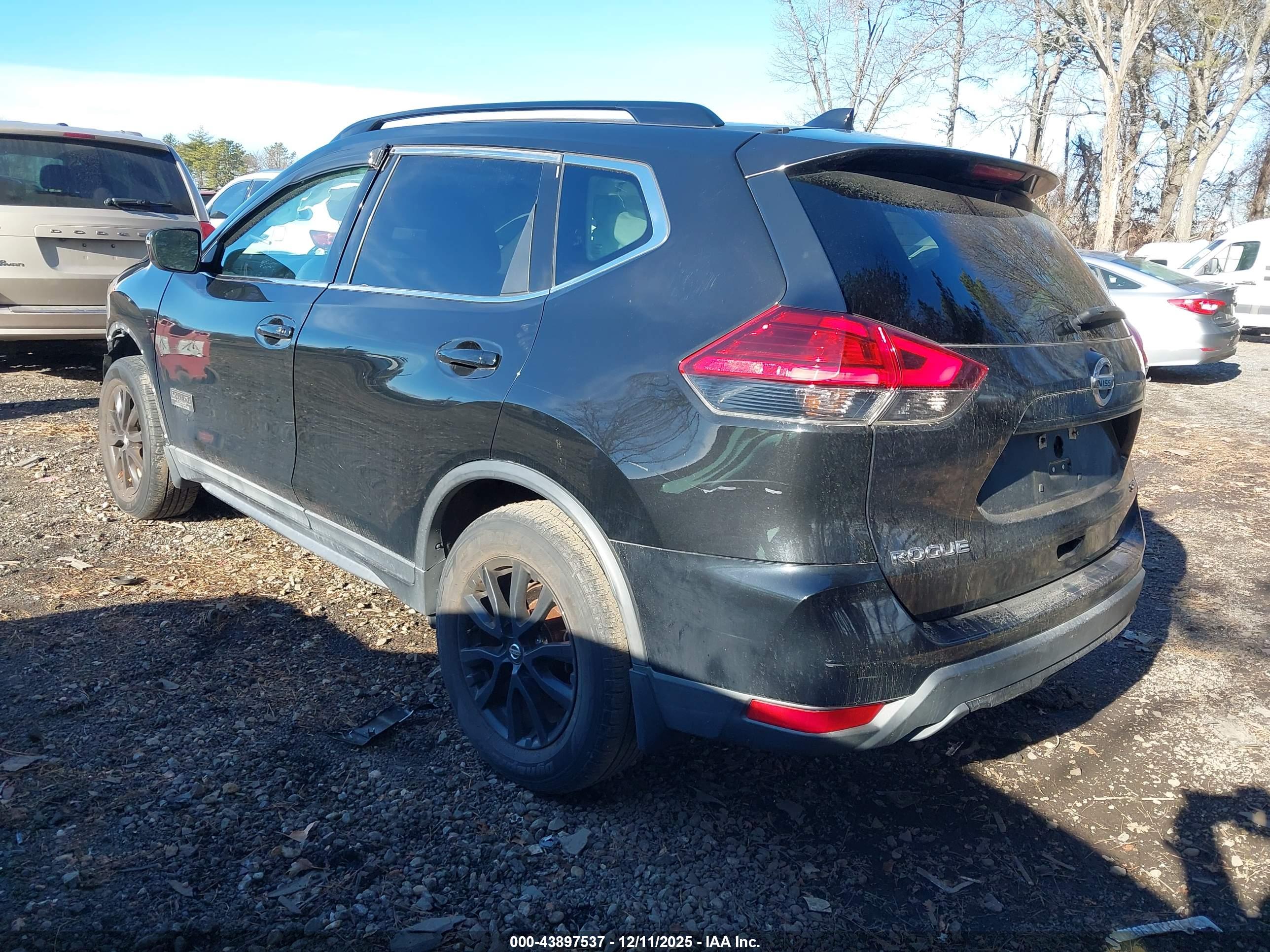 NISSAN ROGUE image 3
