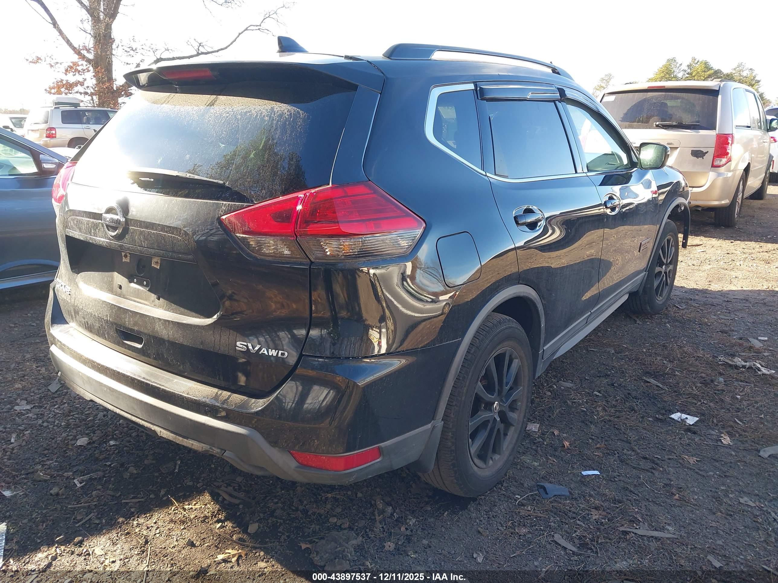 NISSAN ROGUE image 4