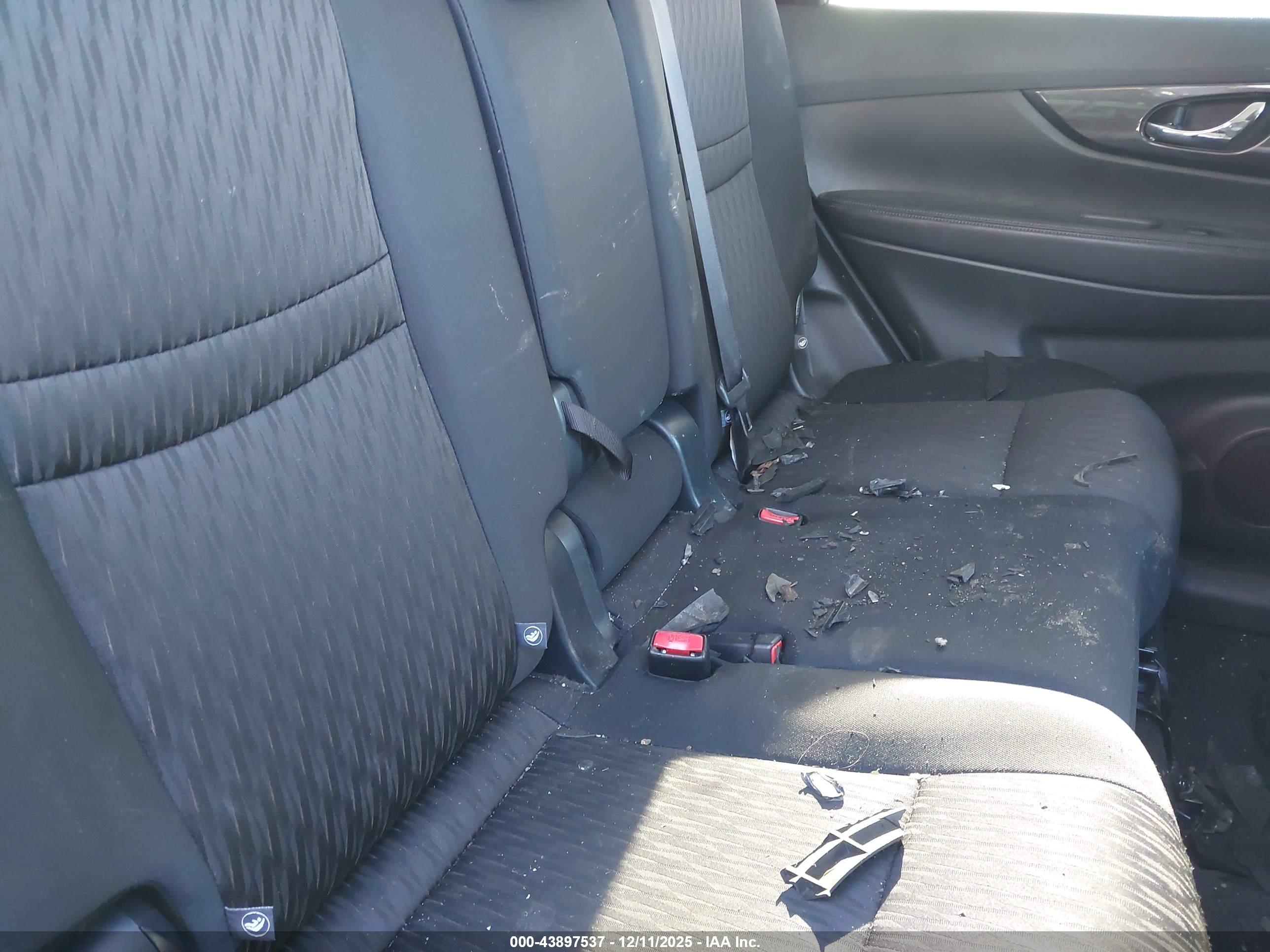 NISSAN ROGUE image 8