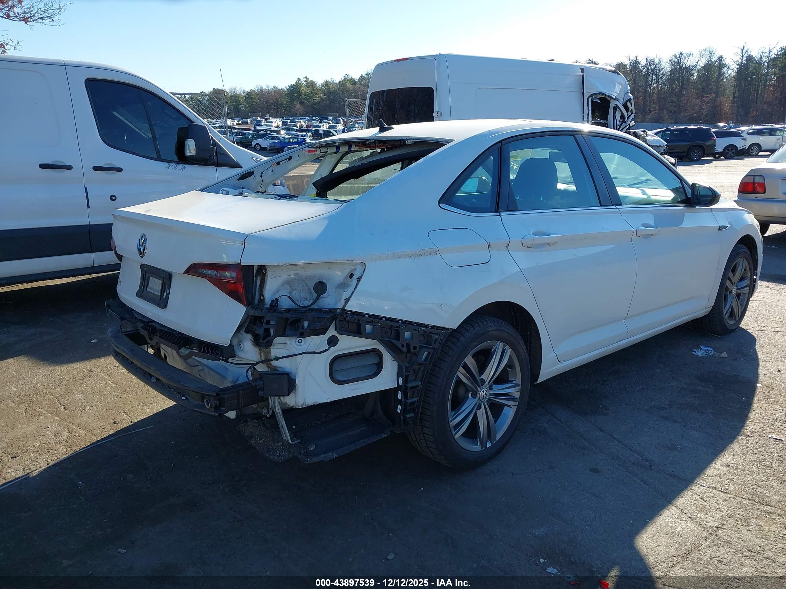 VOLKSWAGEN JETTA image 4