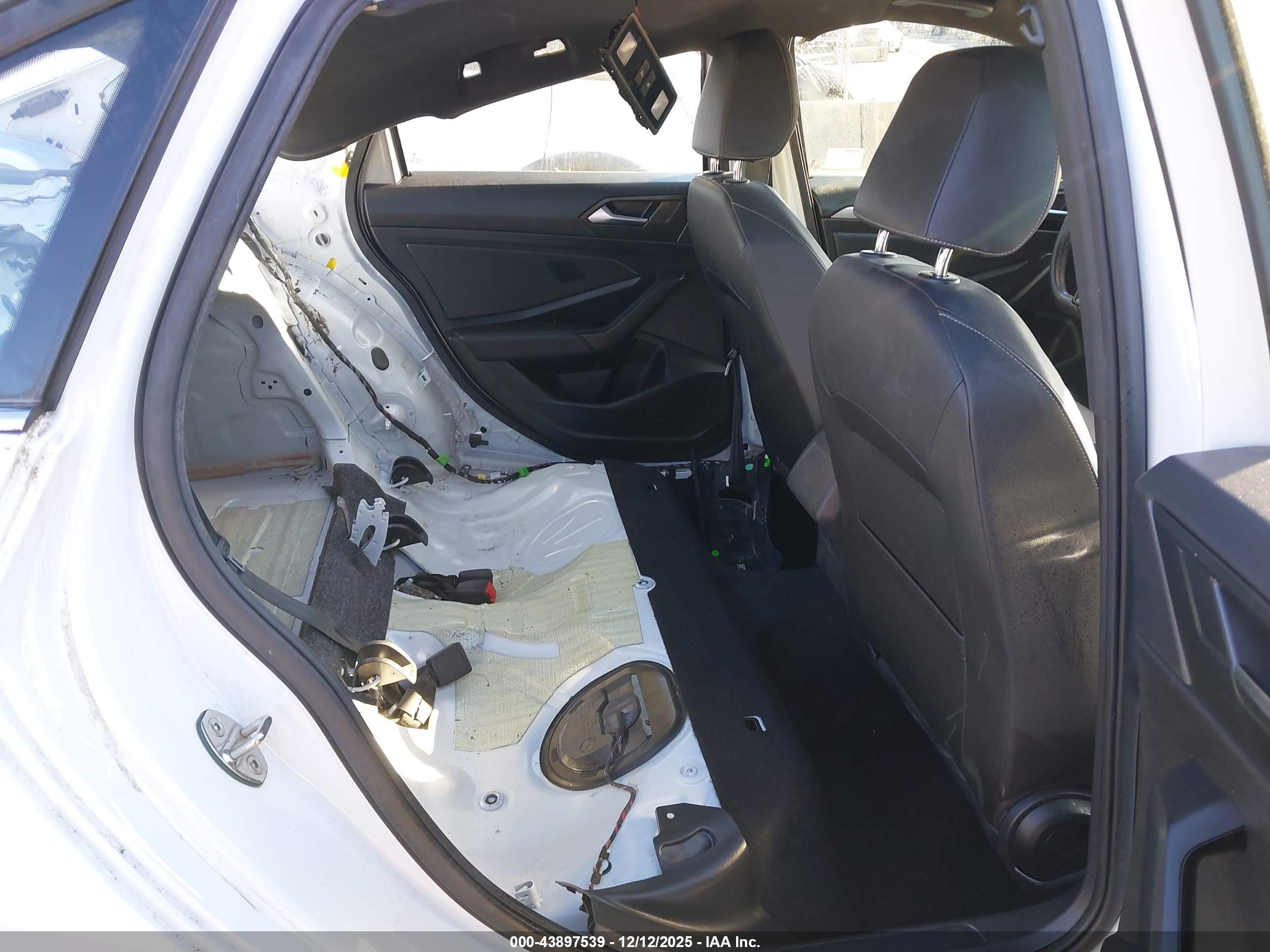 VOLKSWAGEN JETTA image 8