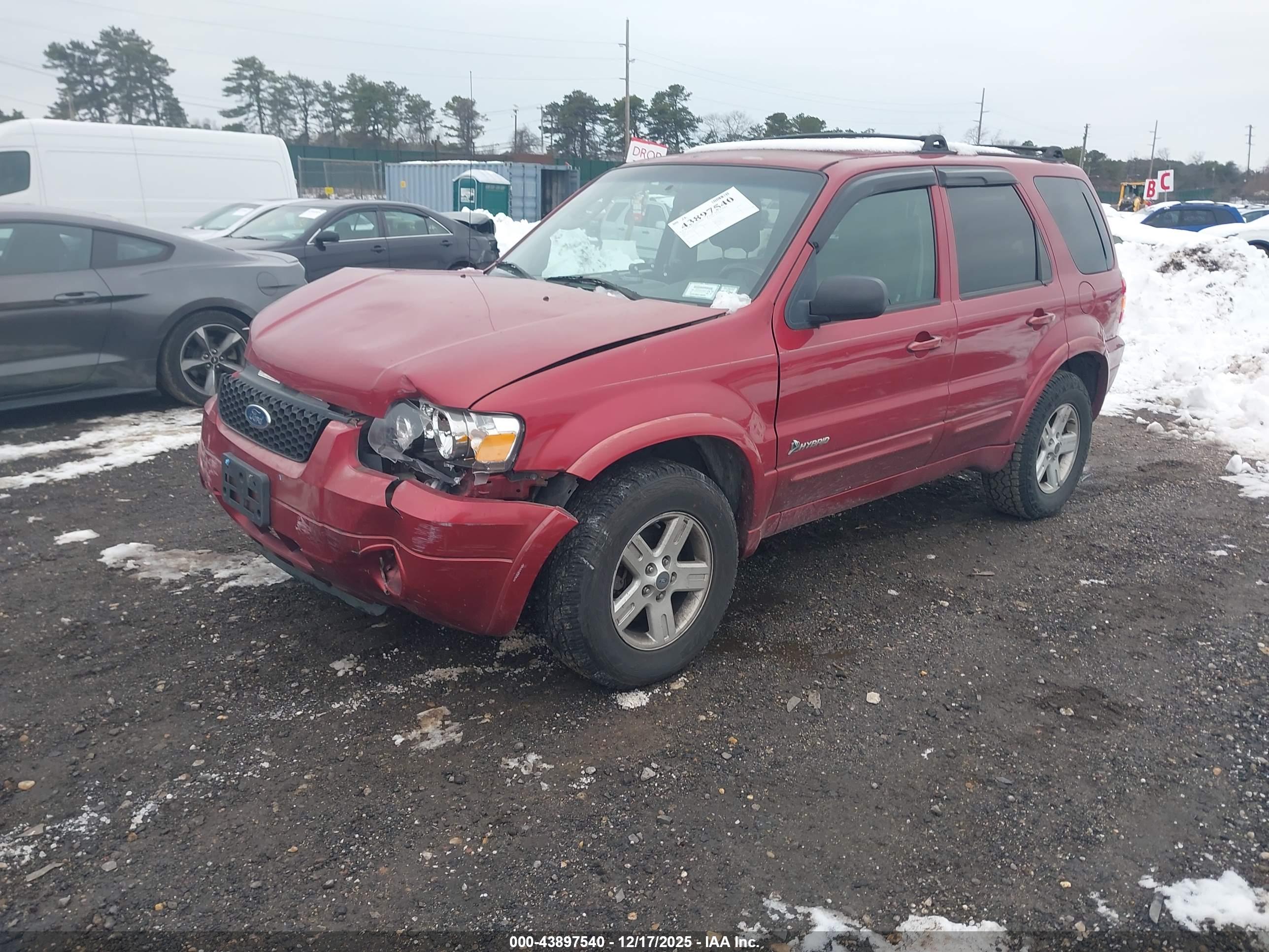 FORD ESCAPE image 2