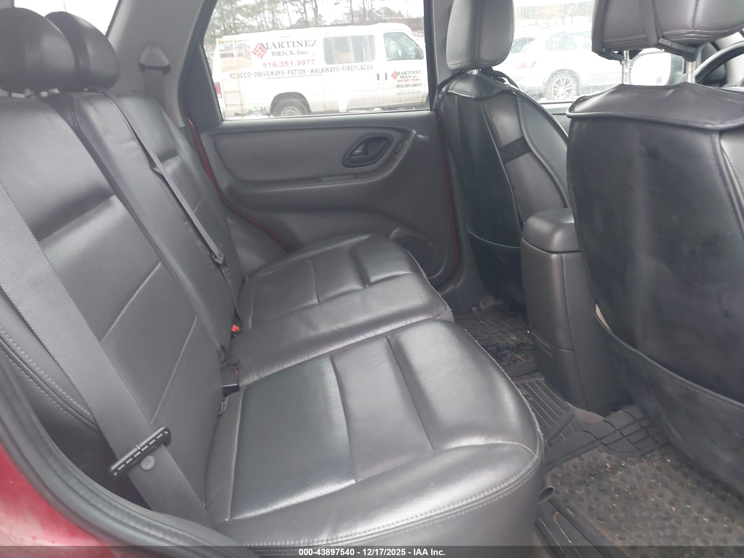 FORD ESCAPE image 8