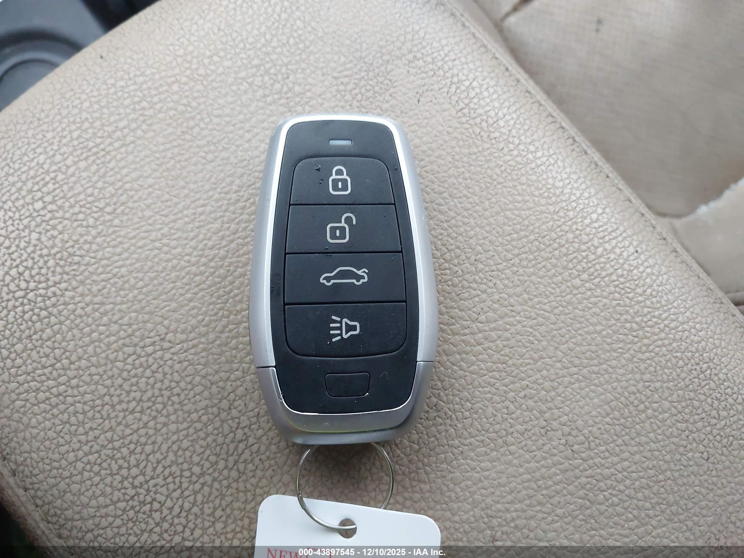 MITSUBISHI OUTLANDER image 11