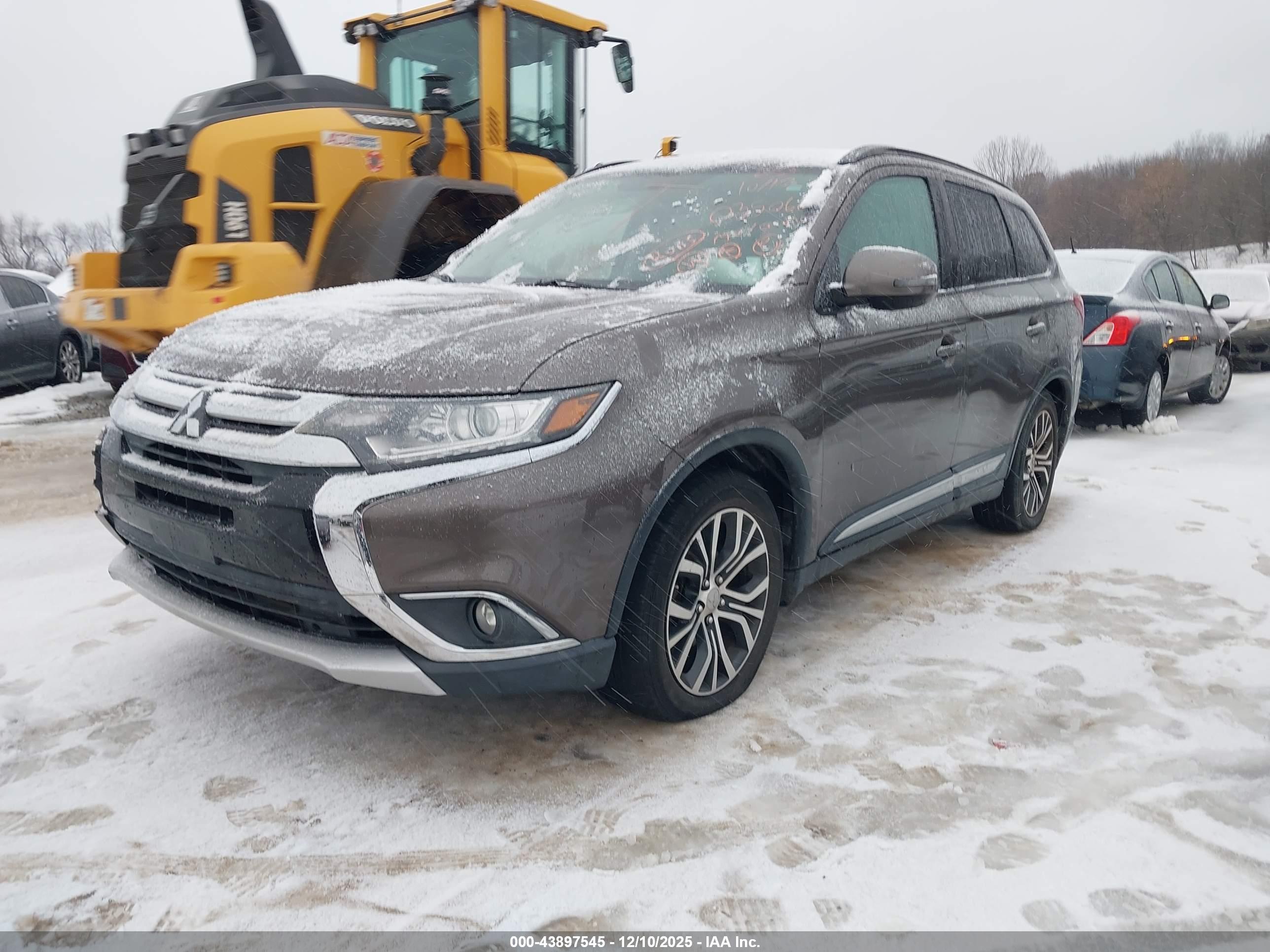 MITSUBISHI OUTLANDER image 2