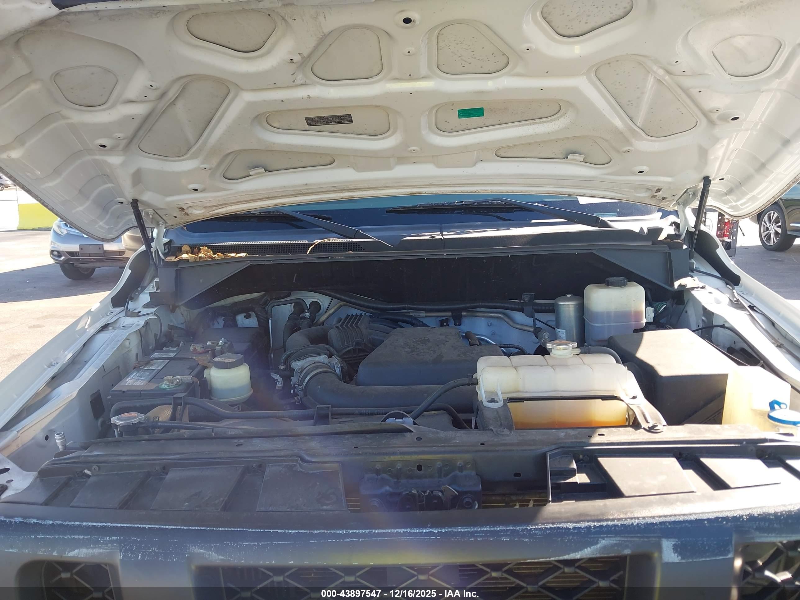 NISSAN NV image 10