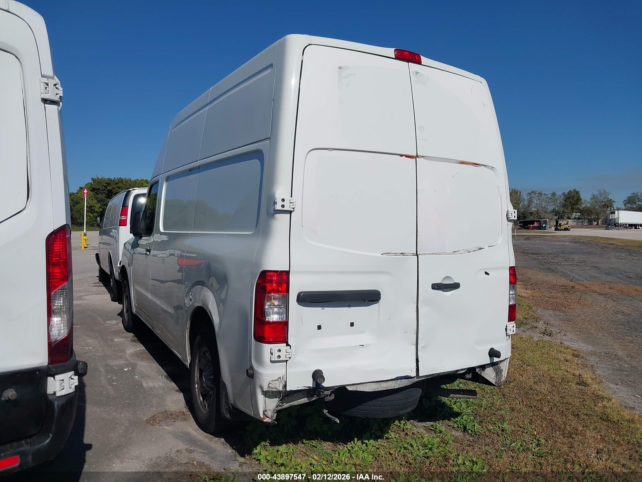 NISSAN NV image 3