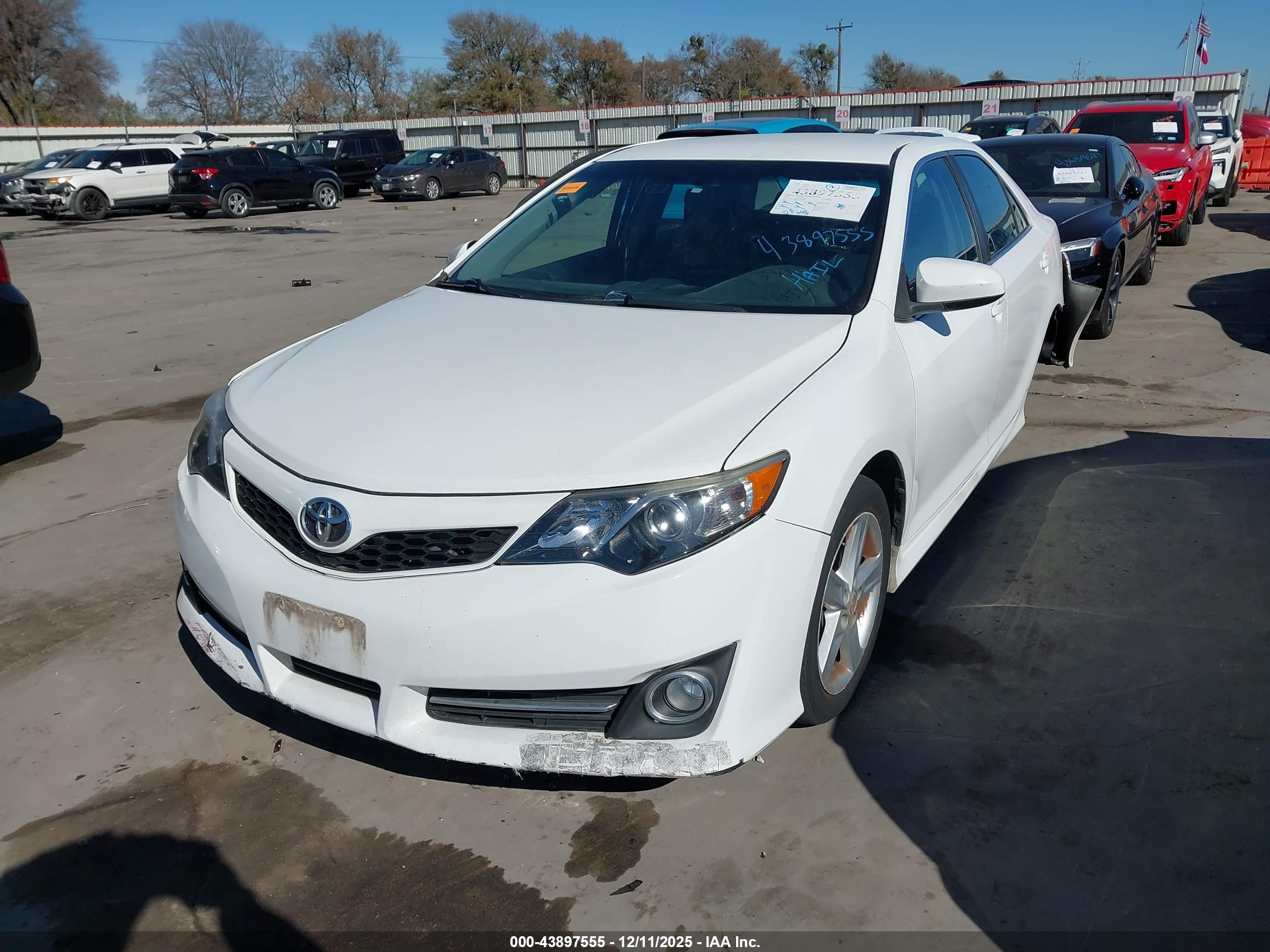 TOYOTA CAMRY image 2