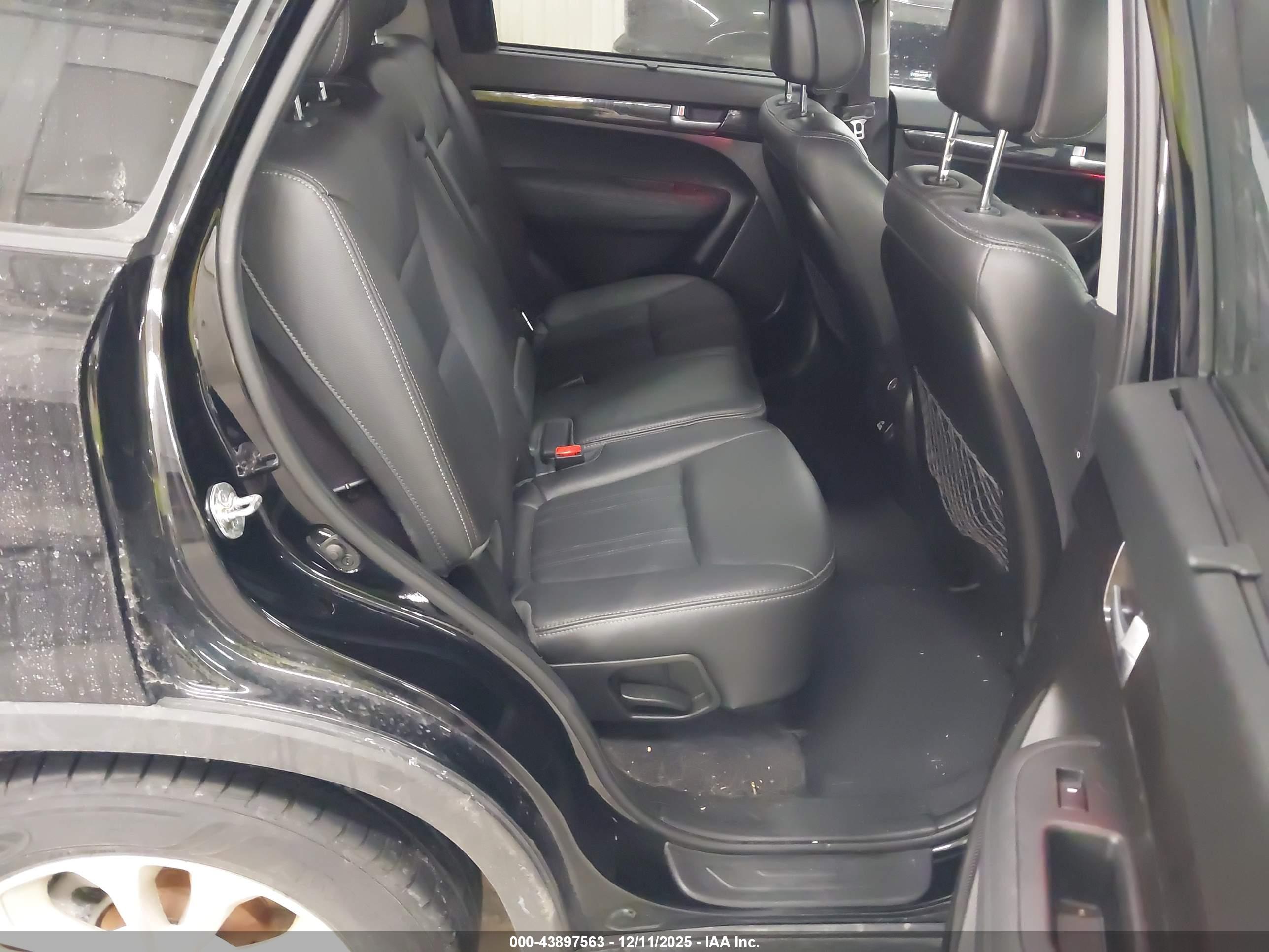 KIA SORENTO image 8
