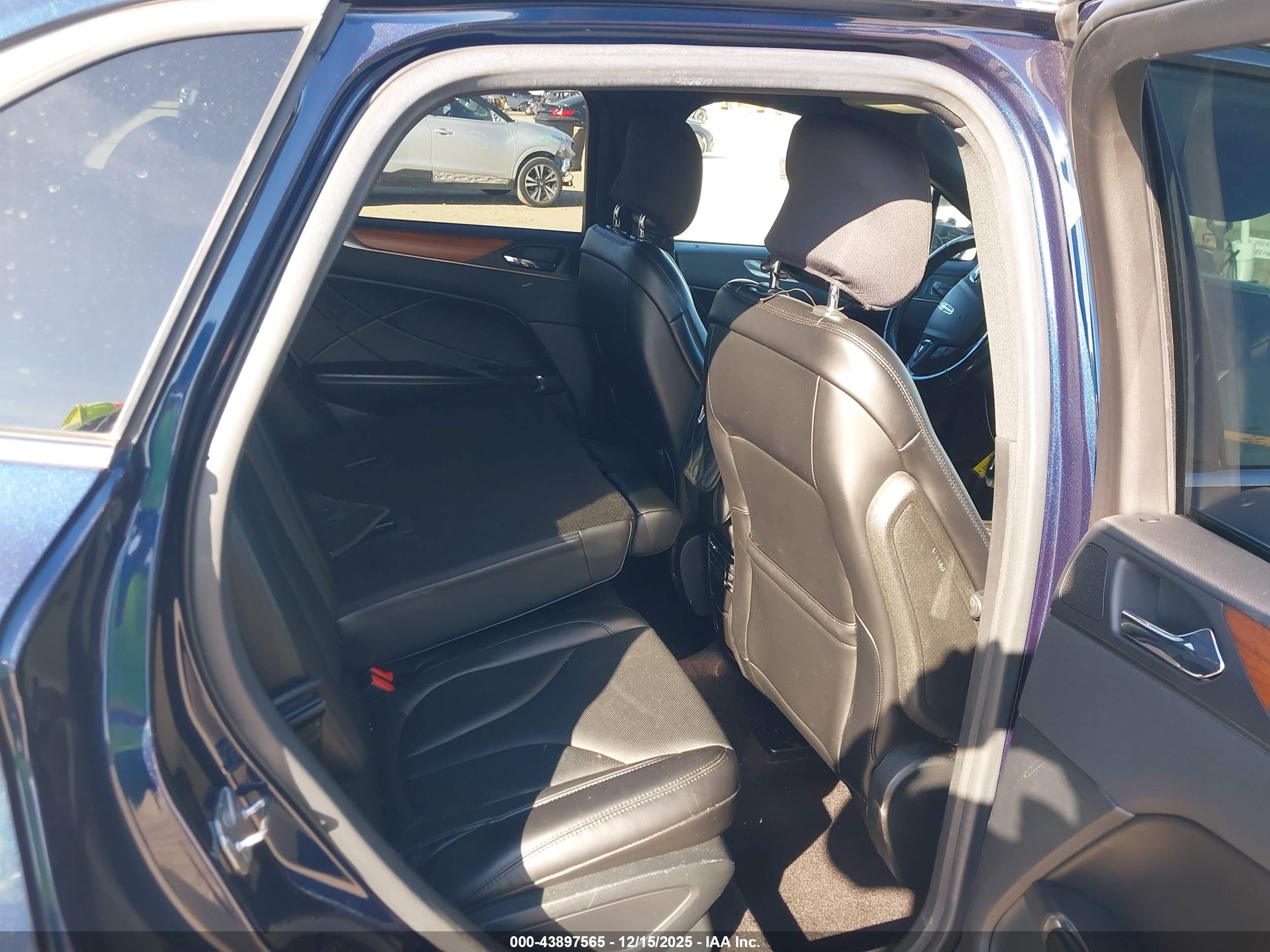 LINCOLN MKC image 8
