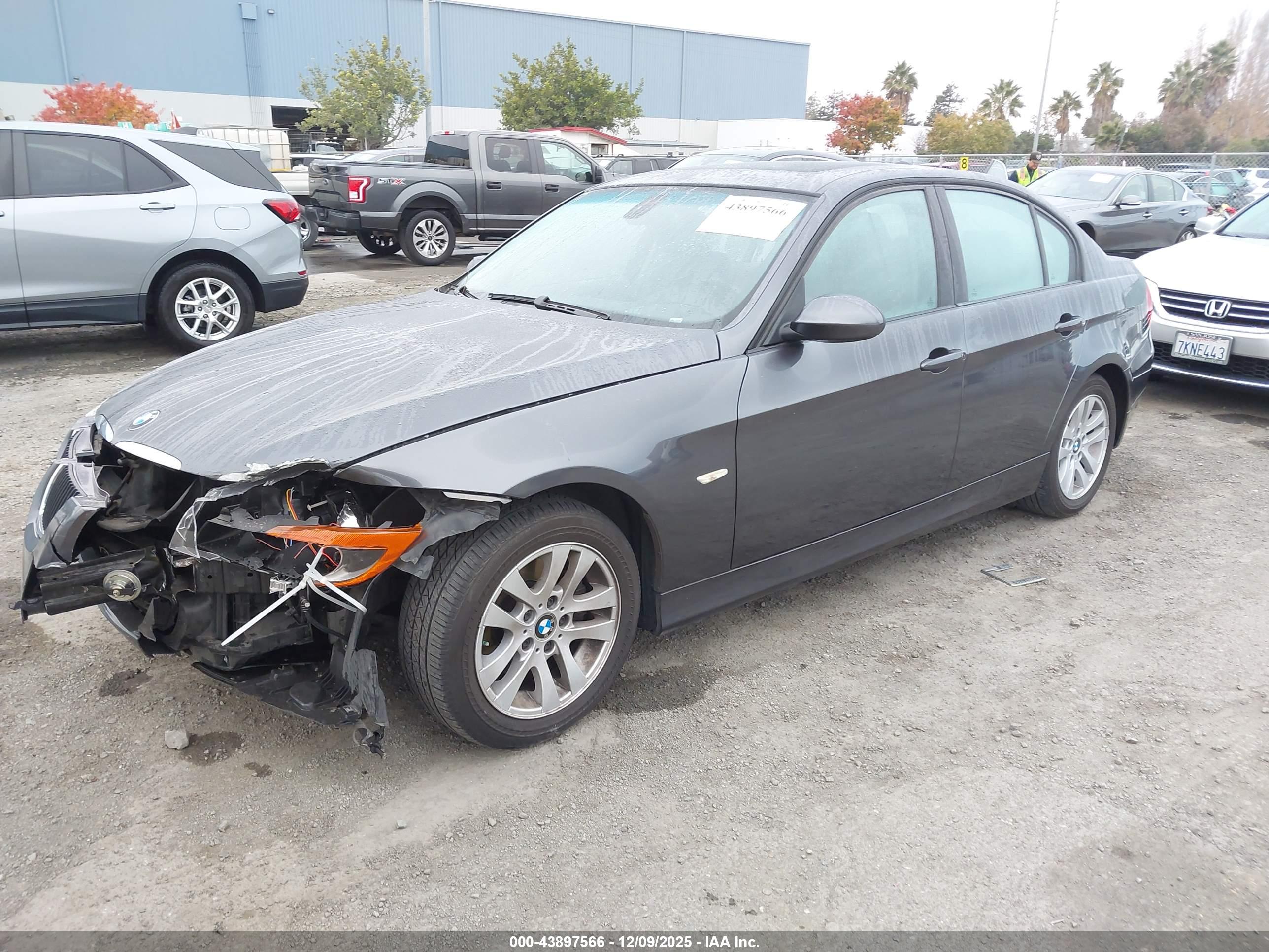 BMW 328I image 2