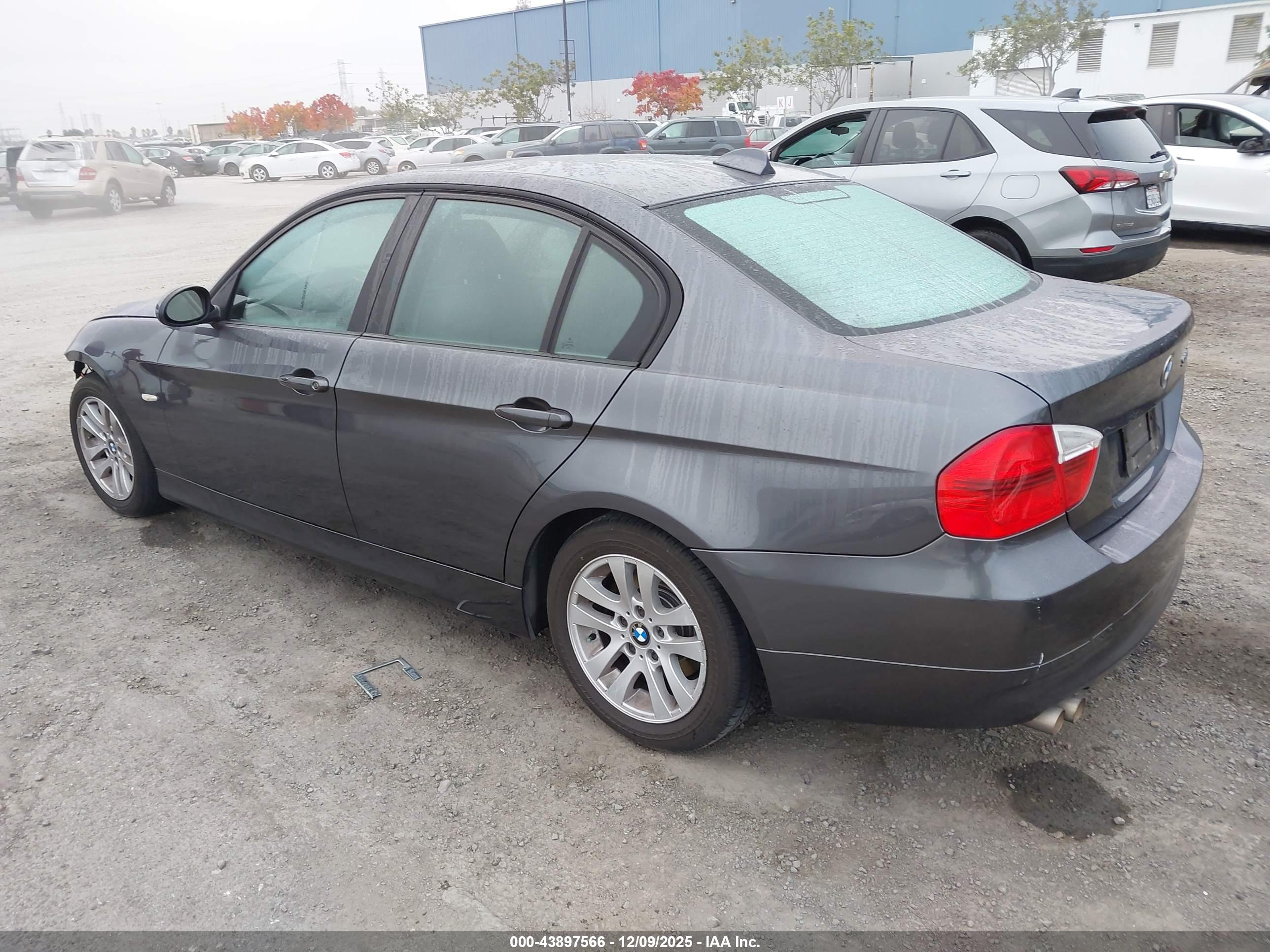 BMW 328I image 3