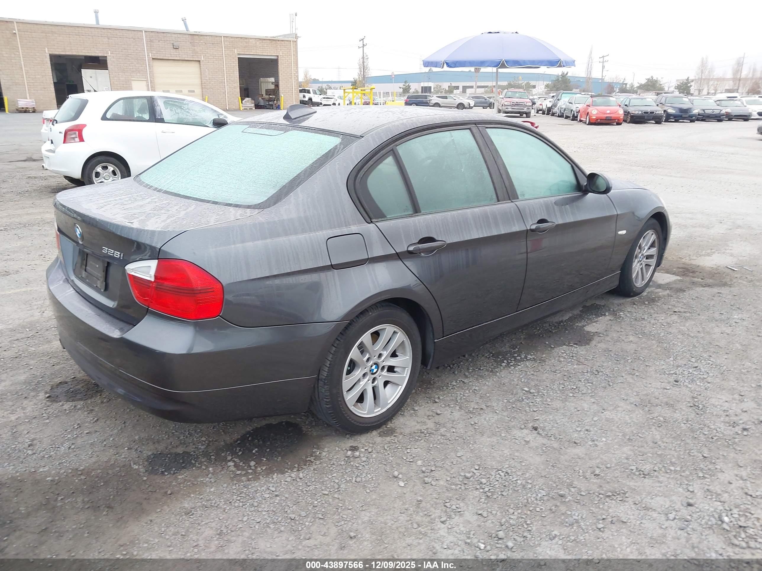BMW 328I image 4