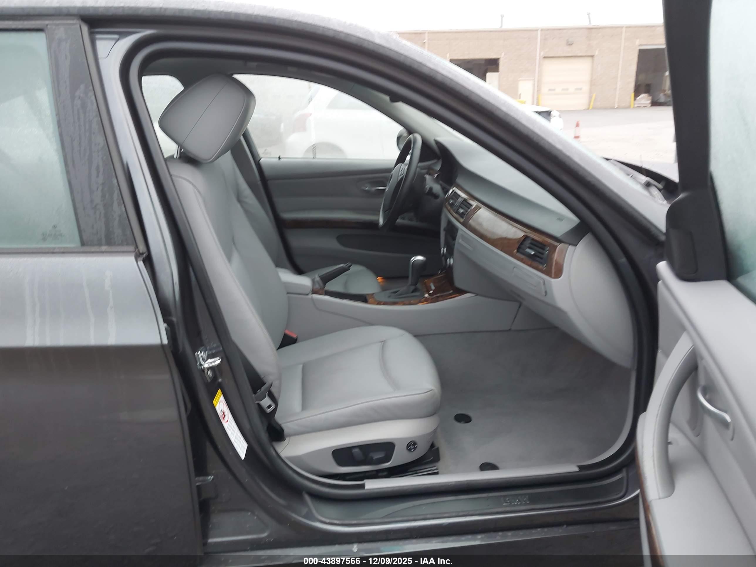 BMW 328I image 5