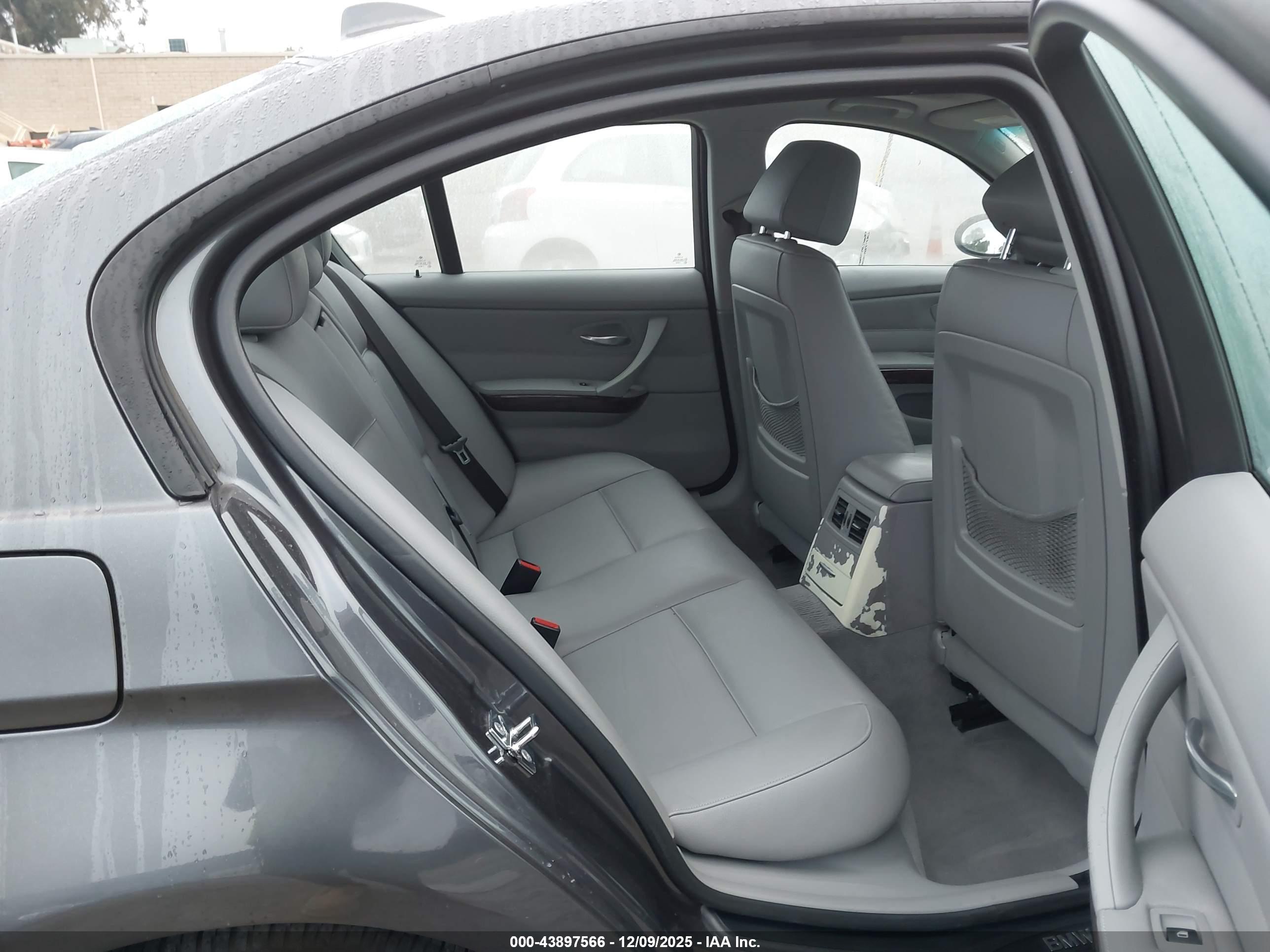 BMW 328I image 8