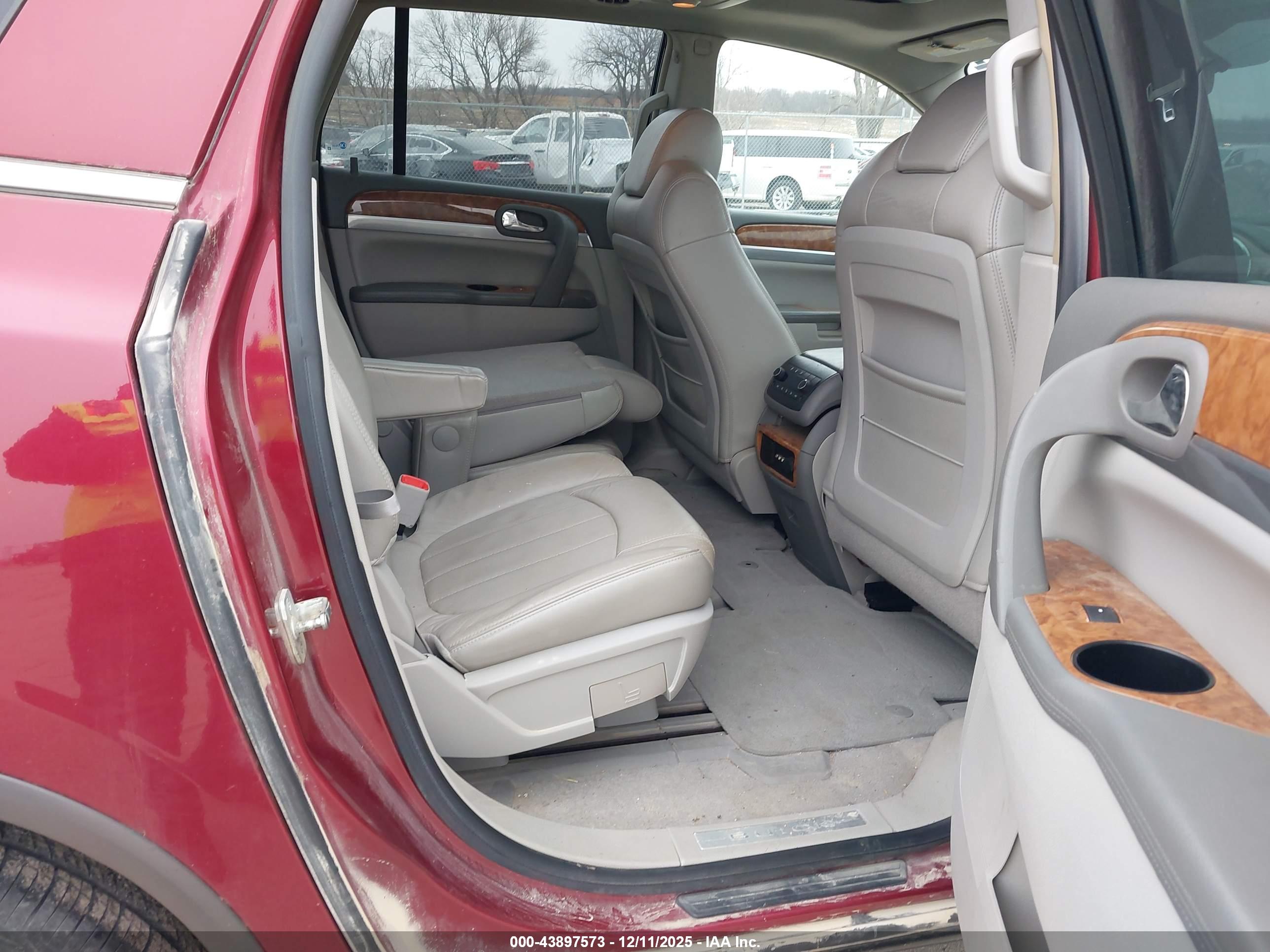 BUICK ENCLAVE image 8