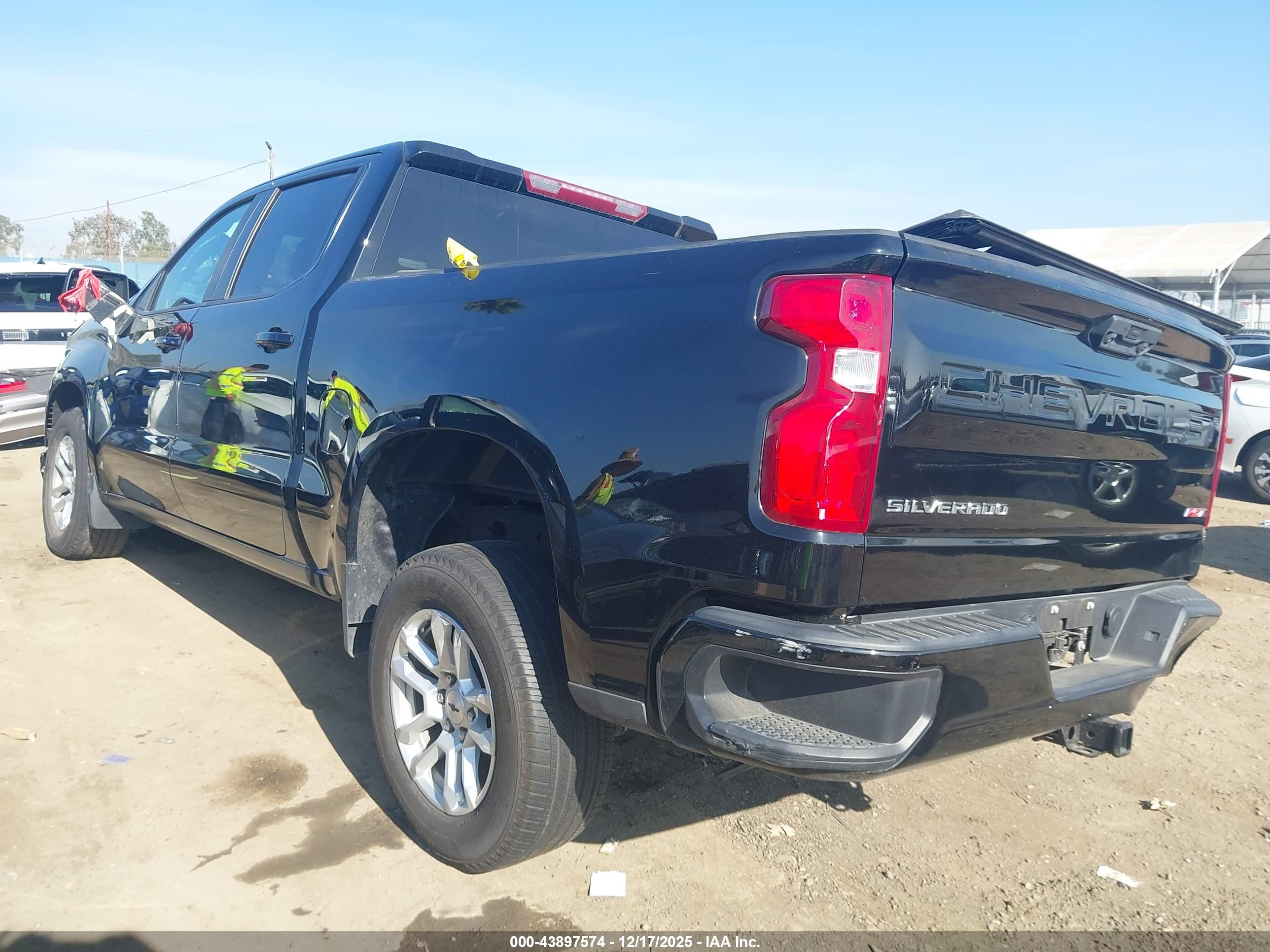 CHEVROLET SILVERADO image 3