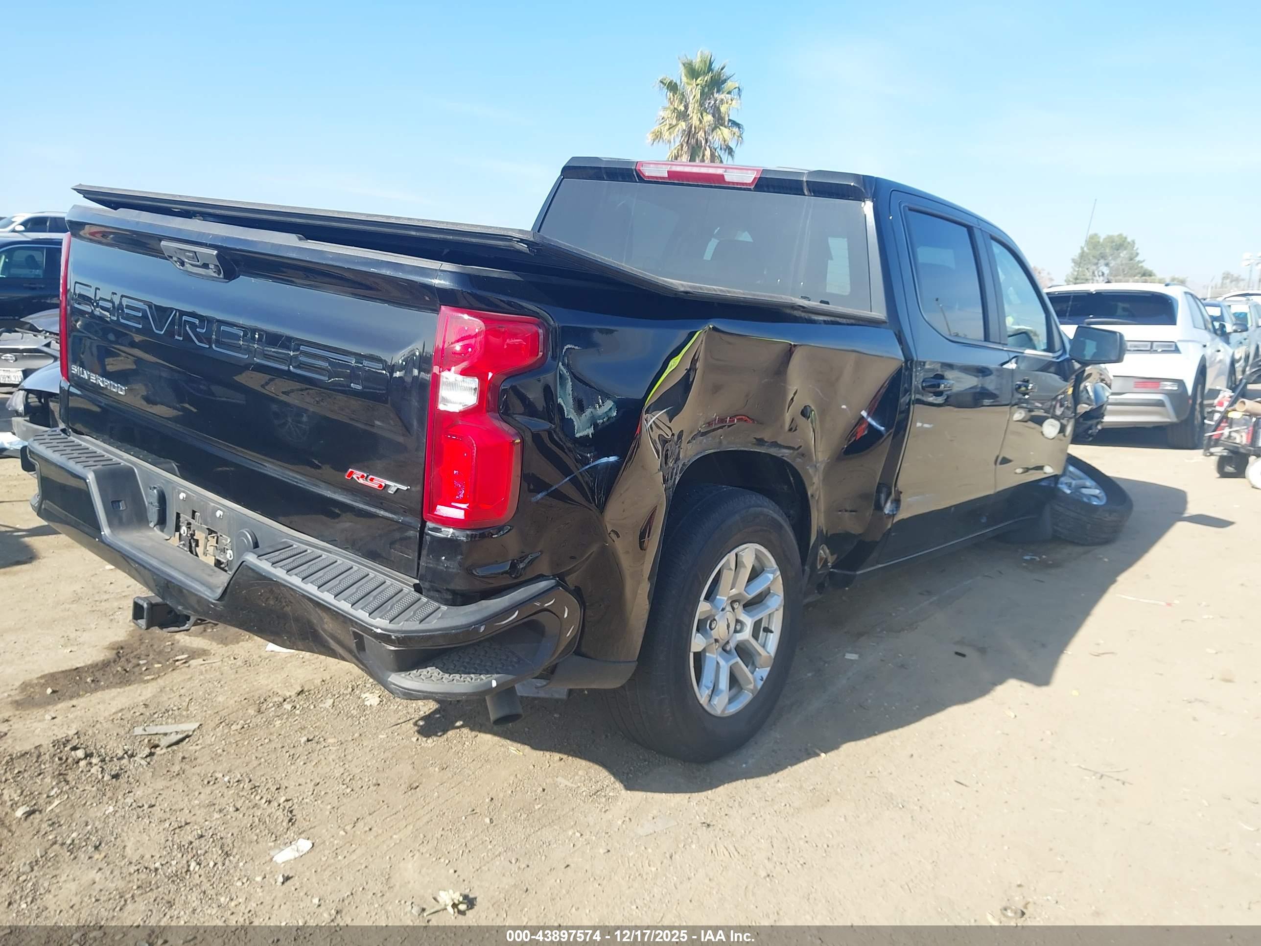 CHEVROLET SILVERADO image 4