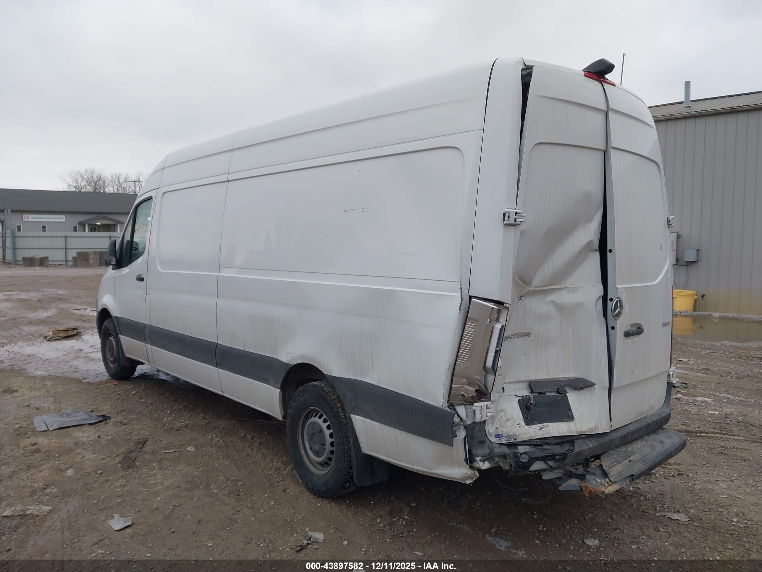 MERCEDES-BENZ SPRINTER image 3