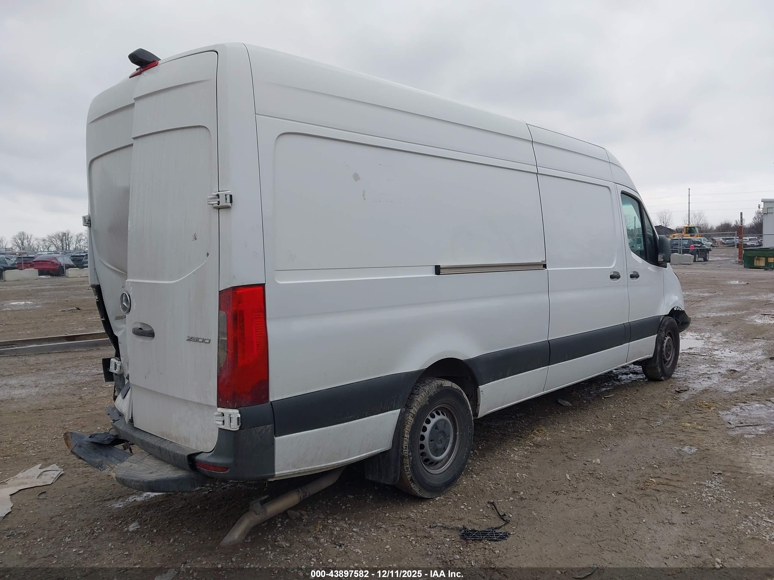 MERCEDES-BENZ SPRINTER image 4