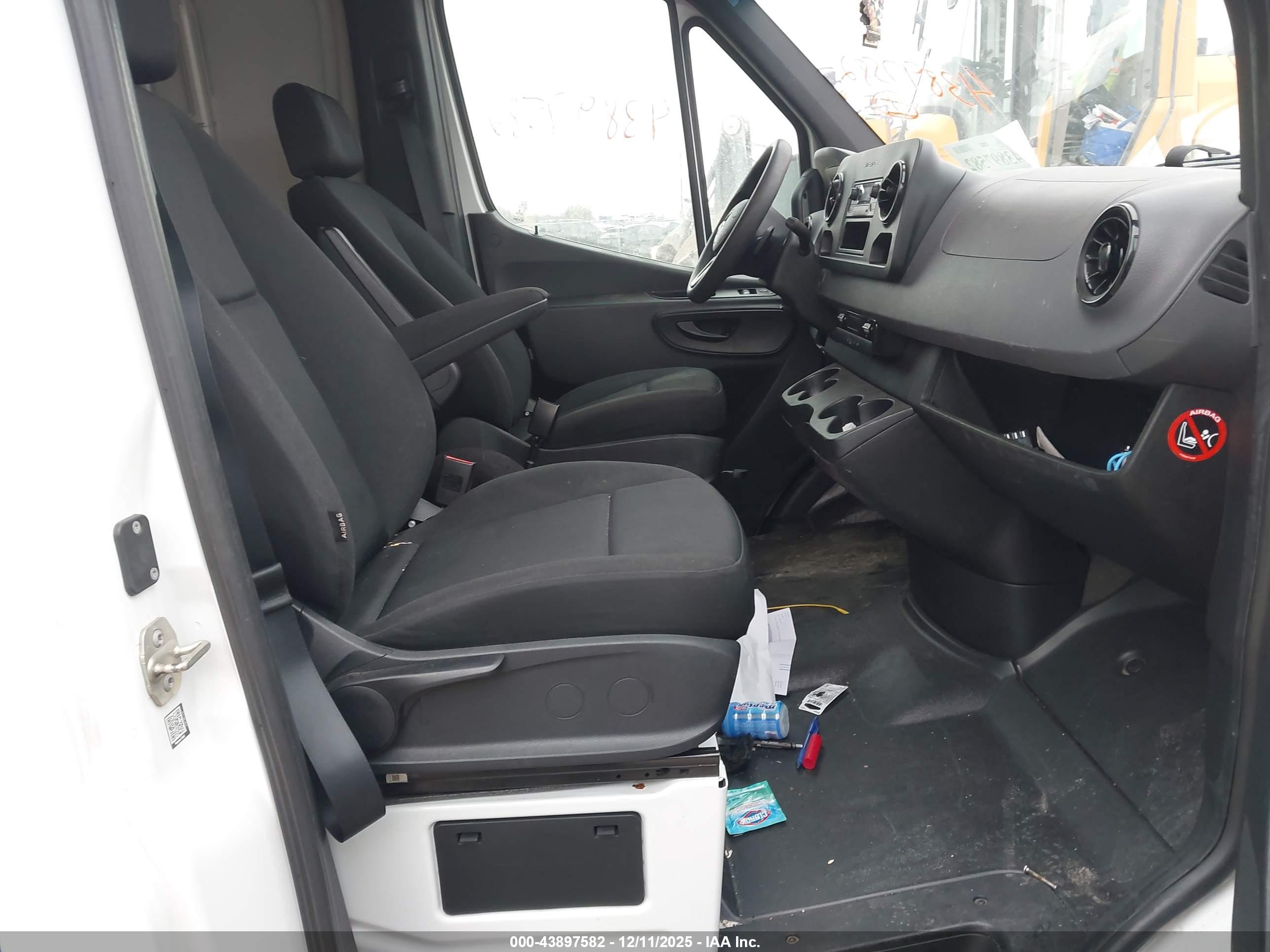 MERCEDES-BENZ SPRINTER image 5