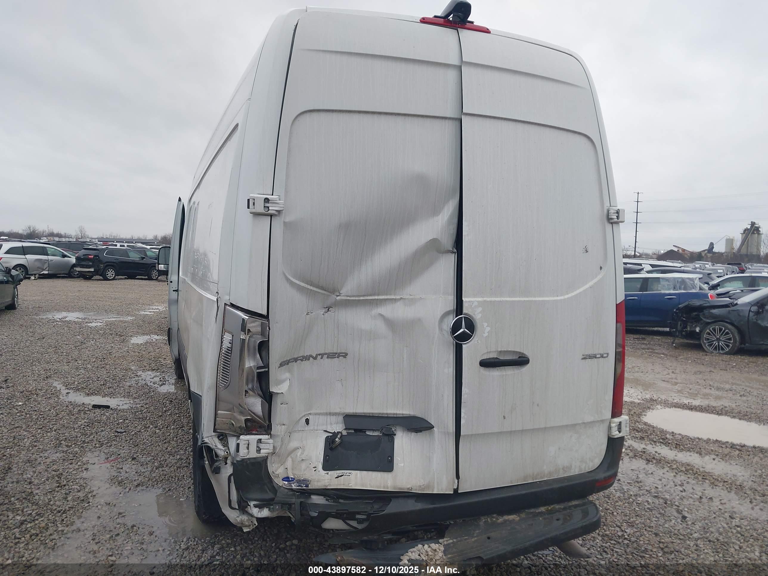 MERCEDES-BENZ SPRINTER image 6