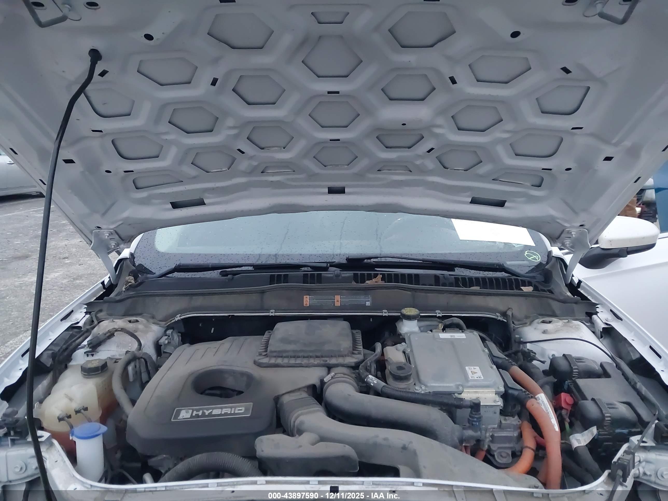 FORD FUSION image 10