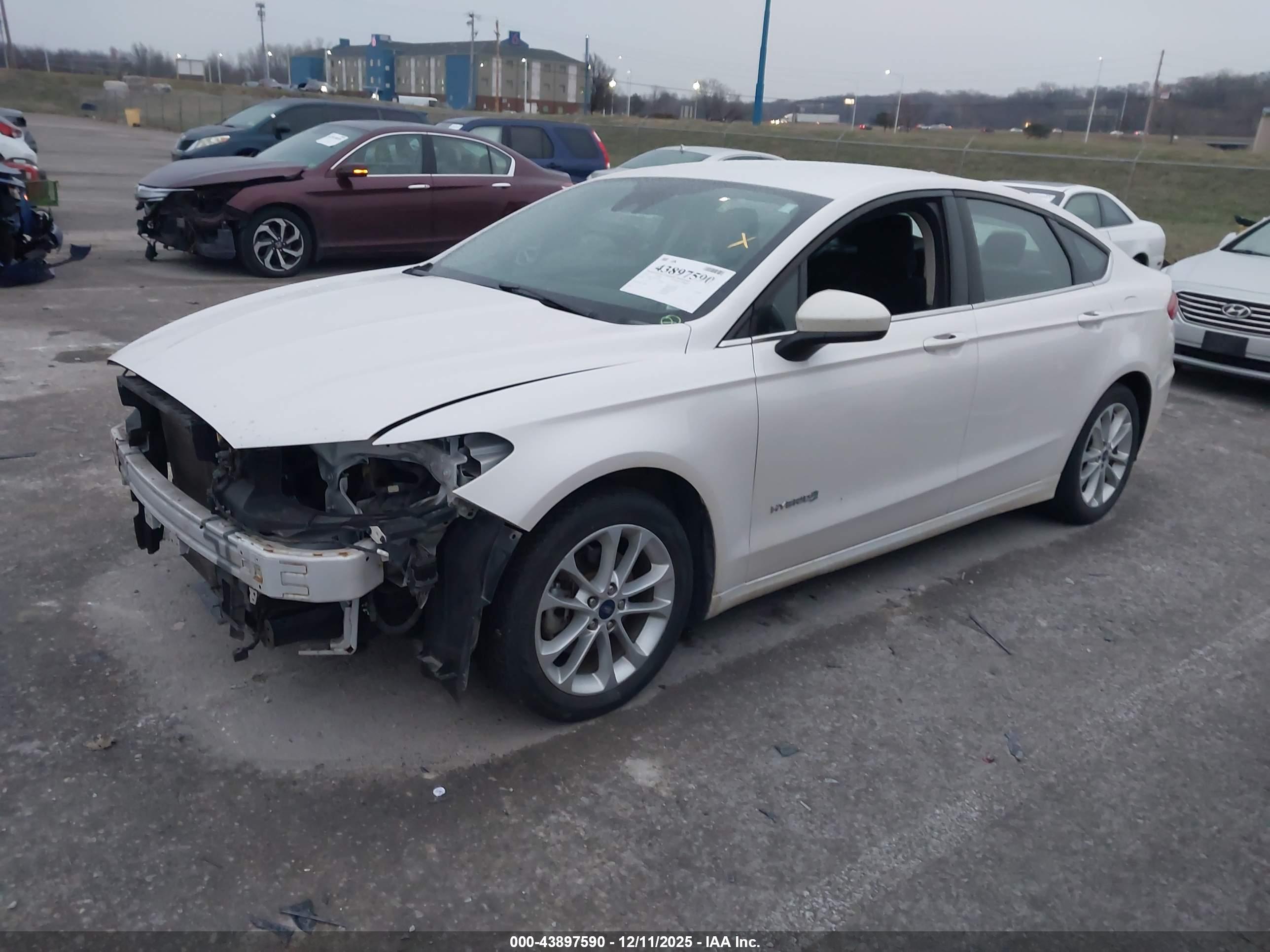 FORD FUSION image 2
