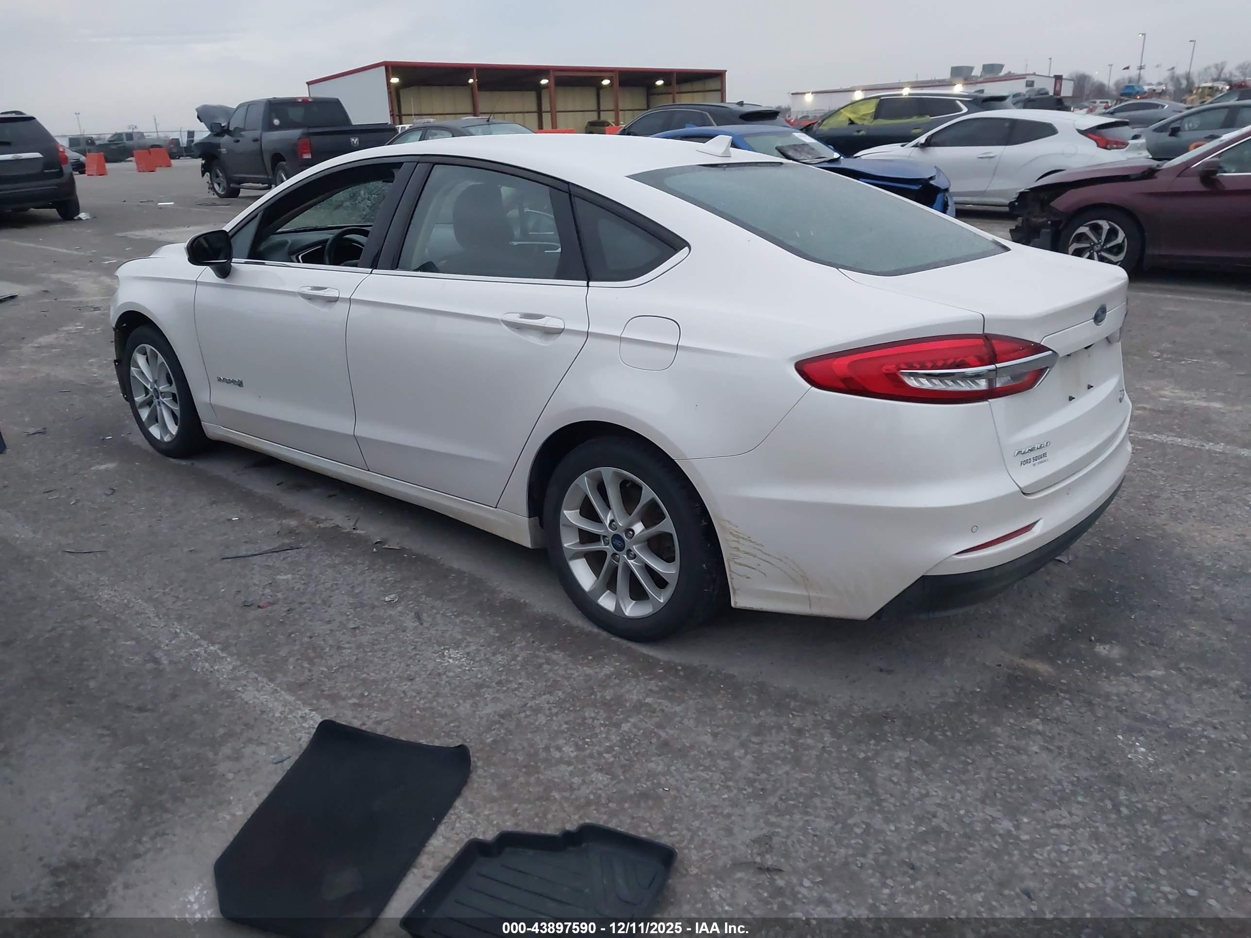 FORD FUSION image 3
