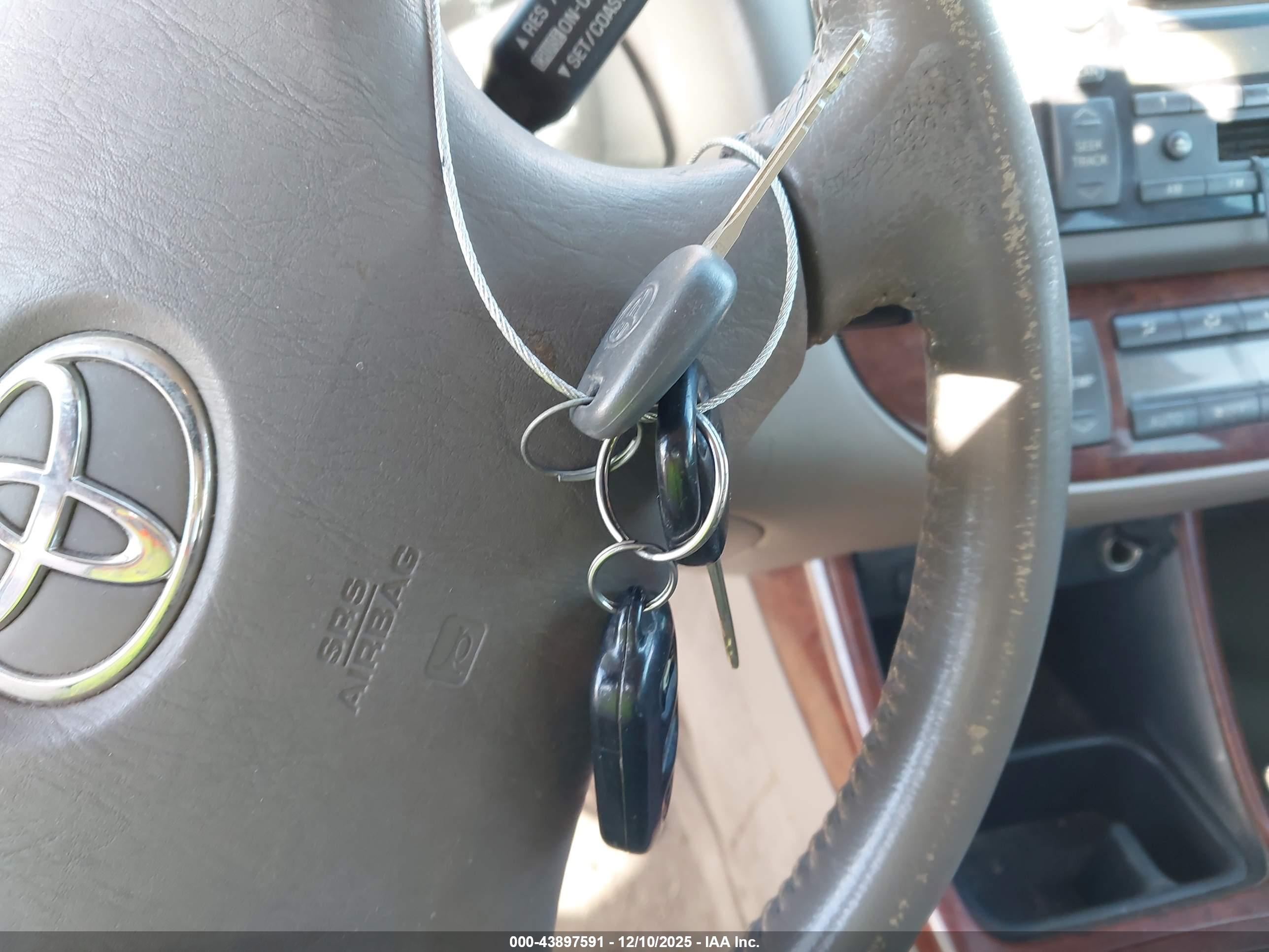 TOYOTA CAMRY image 11
