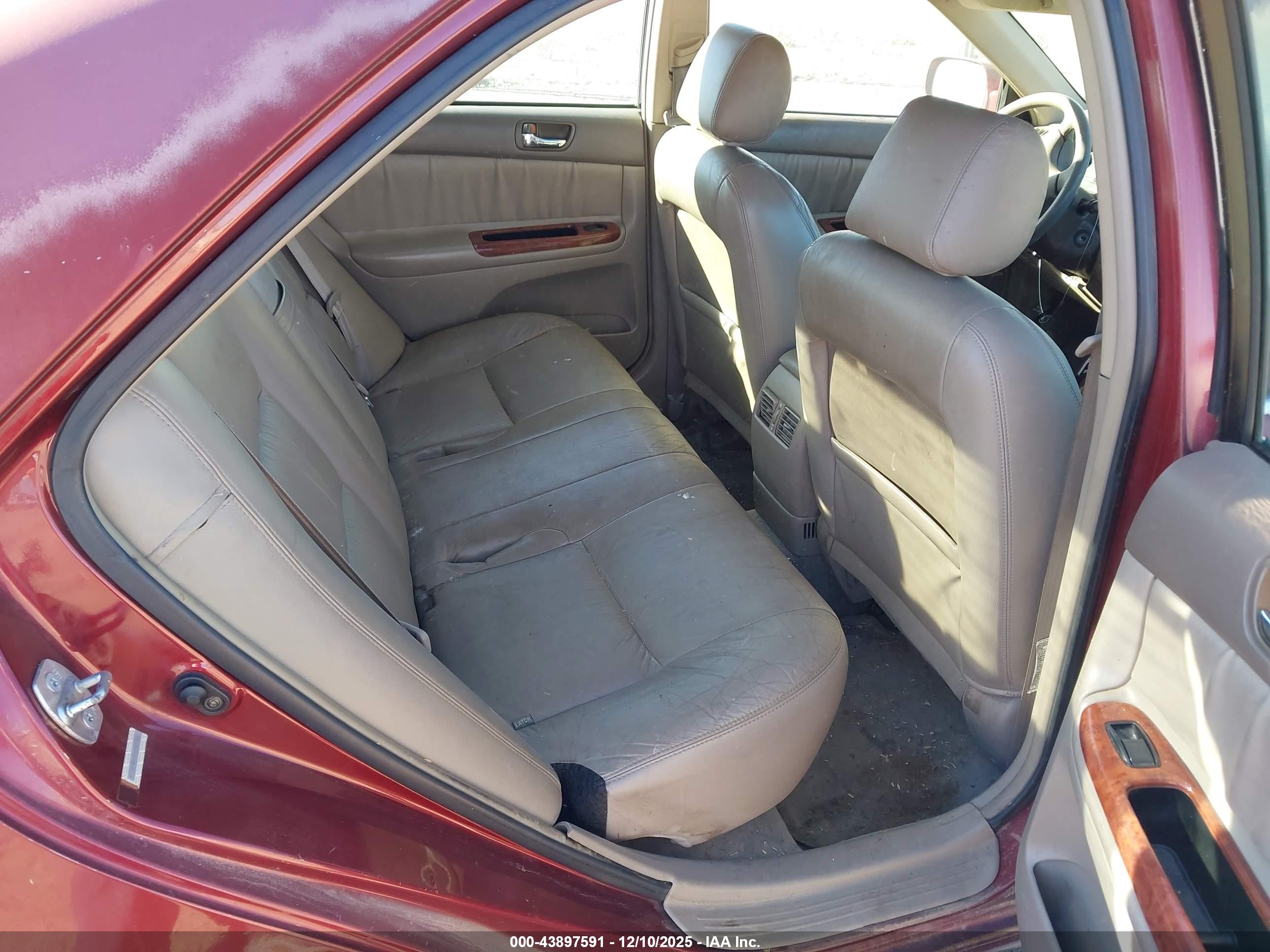 TOYOTA CAMRY image 8