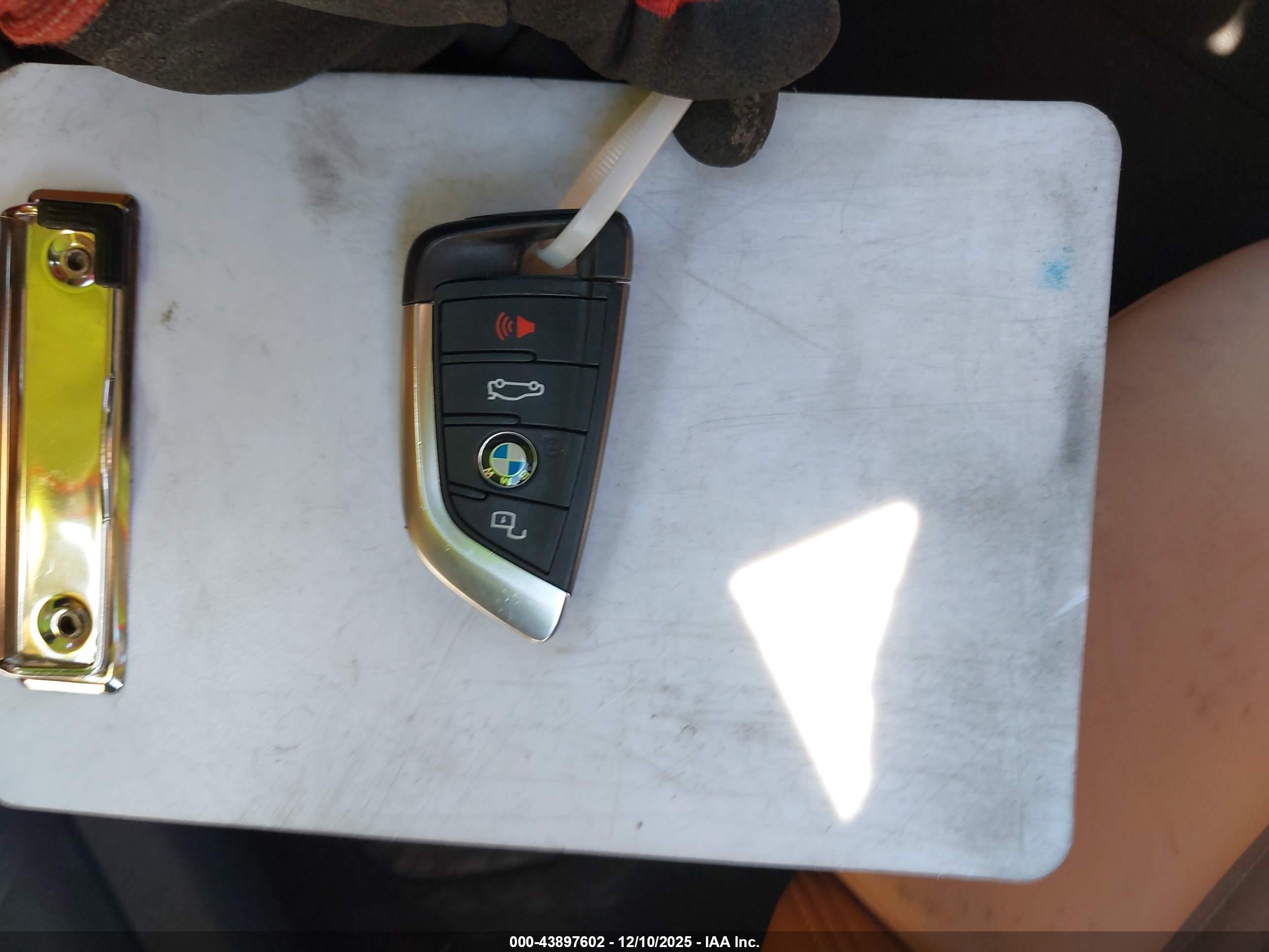 BMW I4 image 11