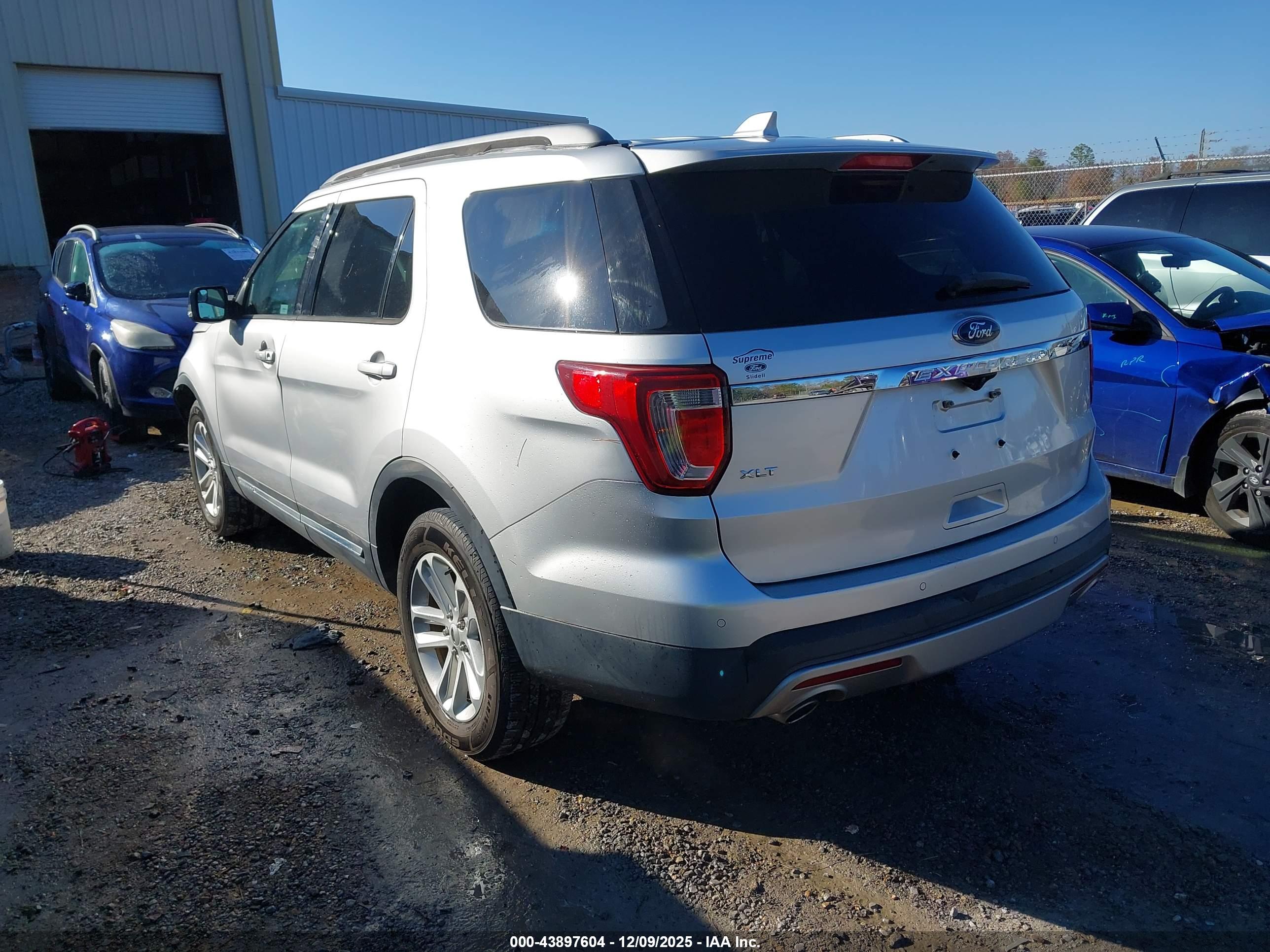 FORD EXPLORER image 3