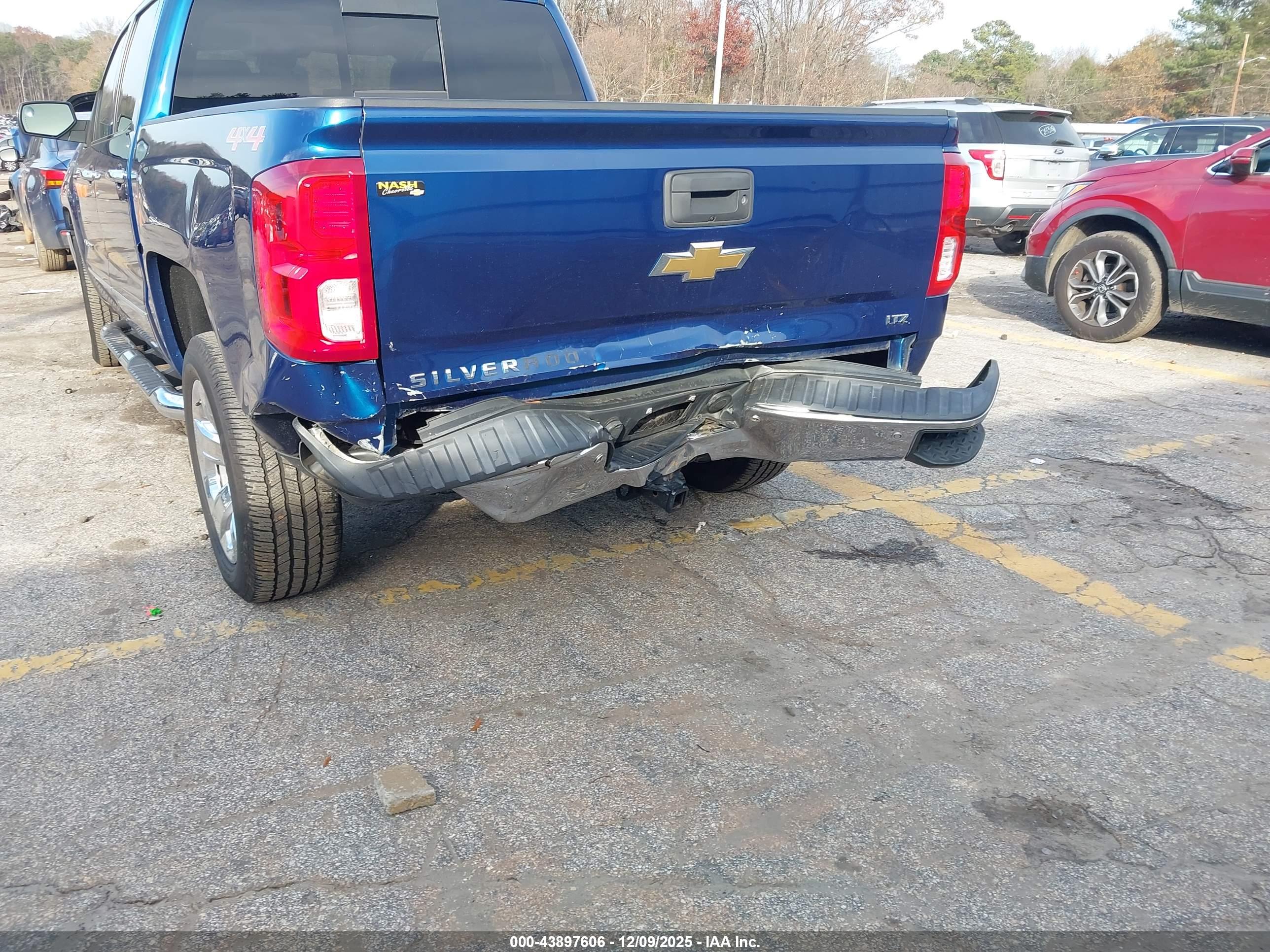CHEVROLET SILVERADO image 6