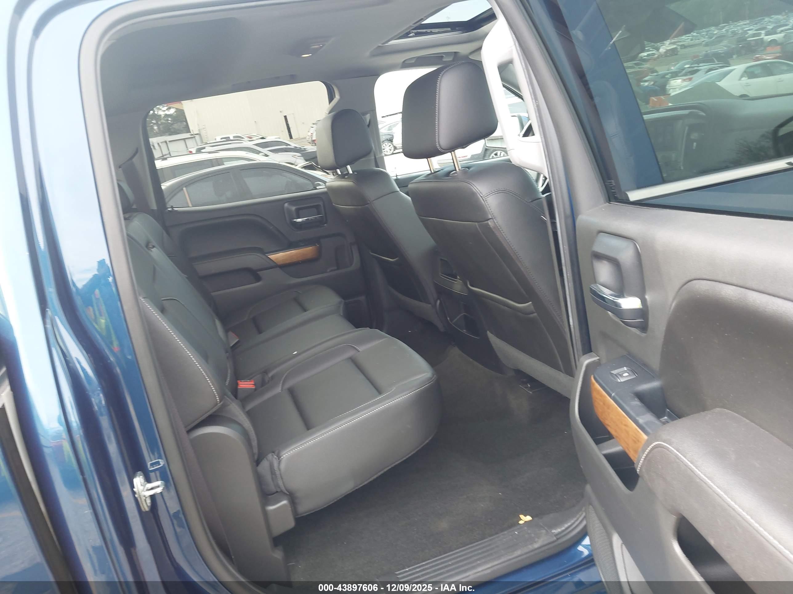 CHEVROLET SILVERADO image 8