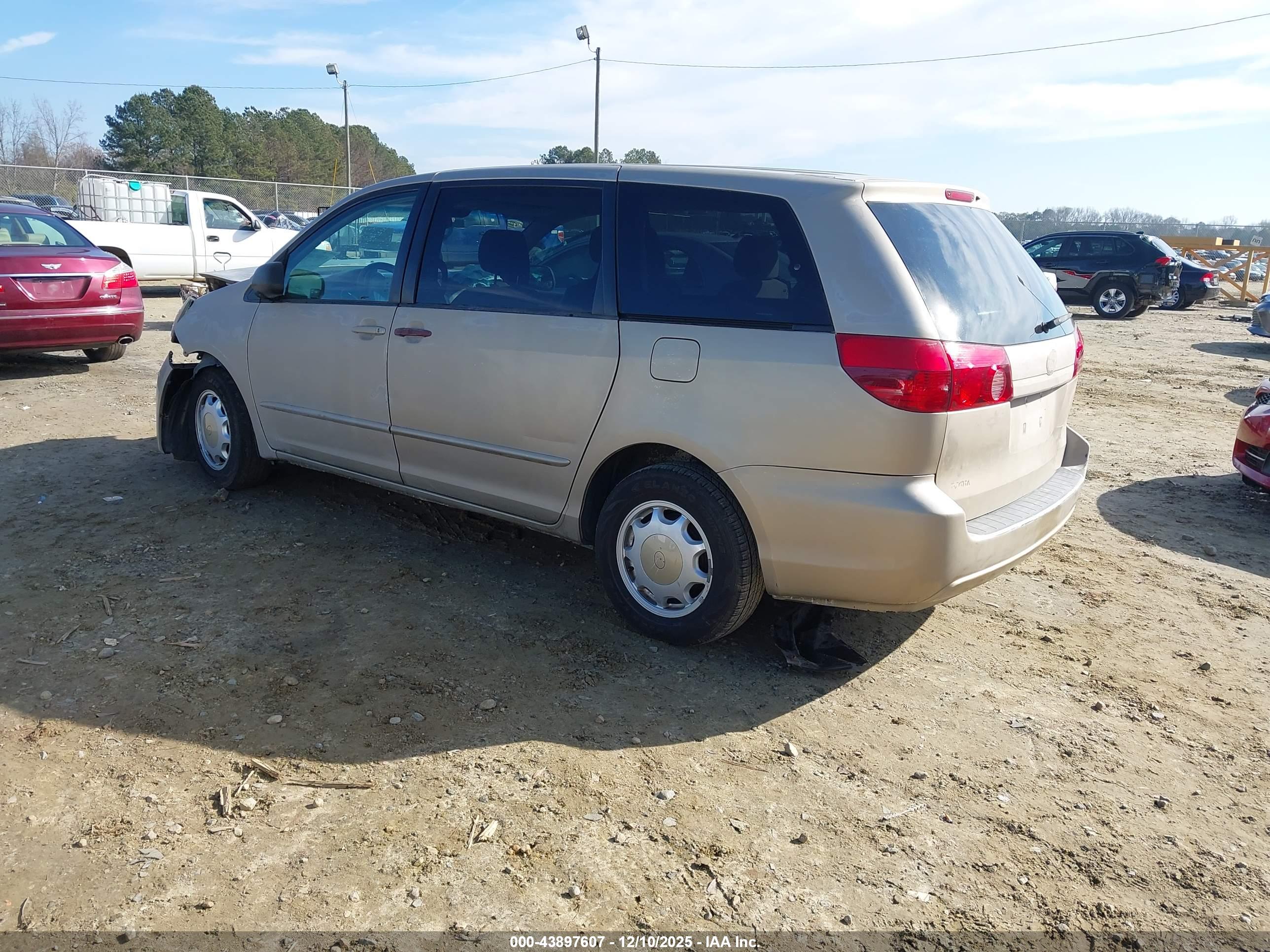 TOYOTA SIENNA image 3