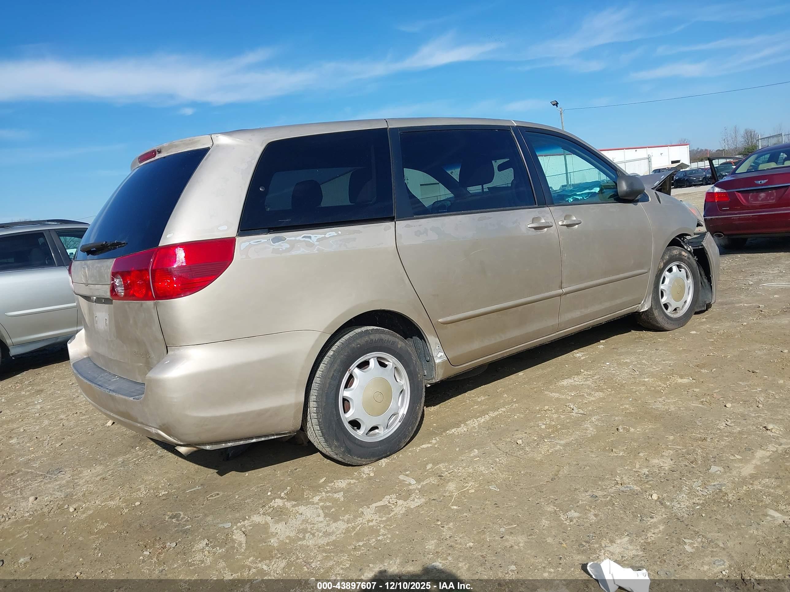 TOYOTA SIENNA image 4