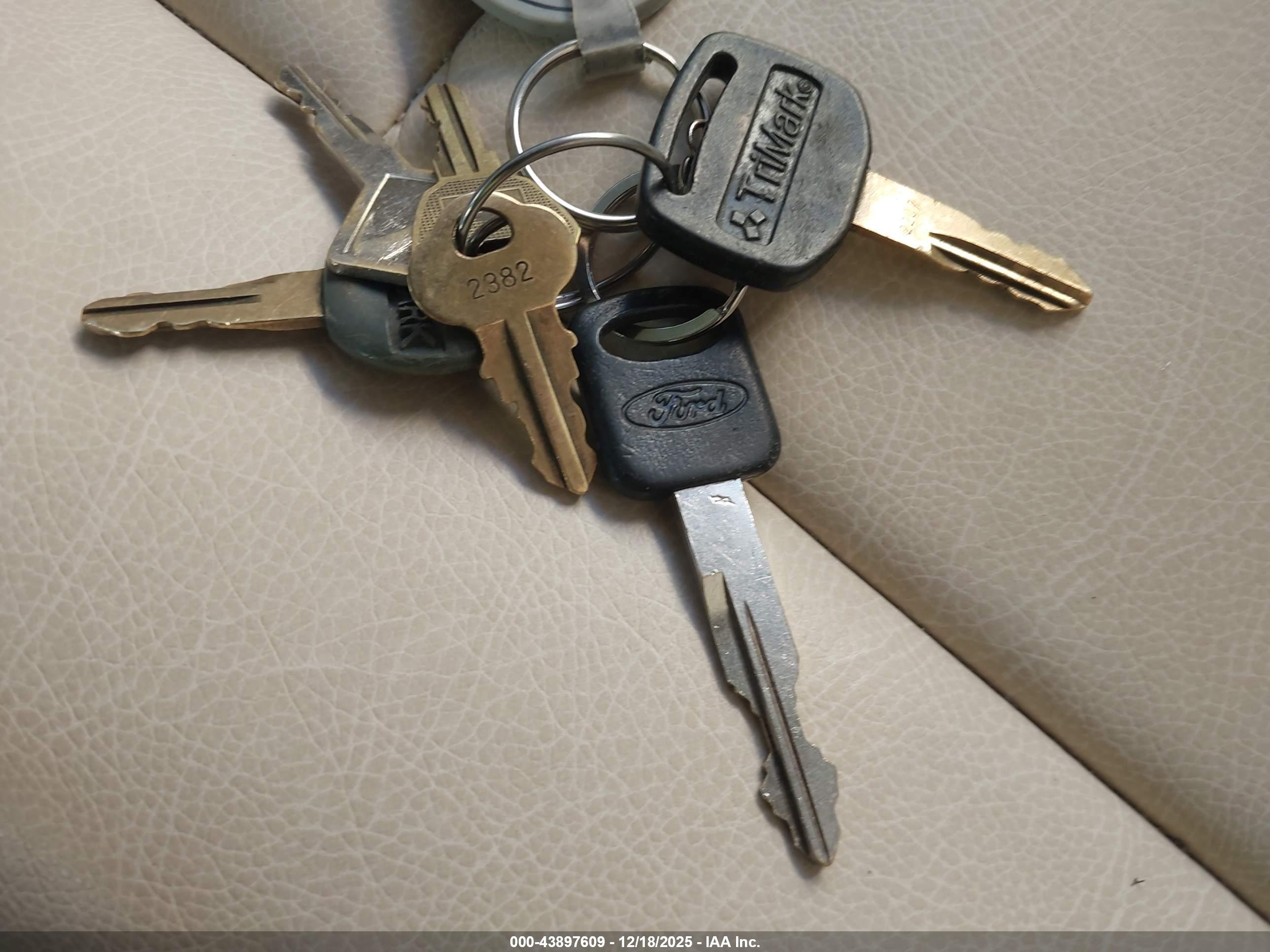 FORD E-450 image 11