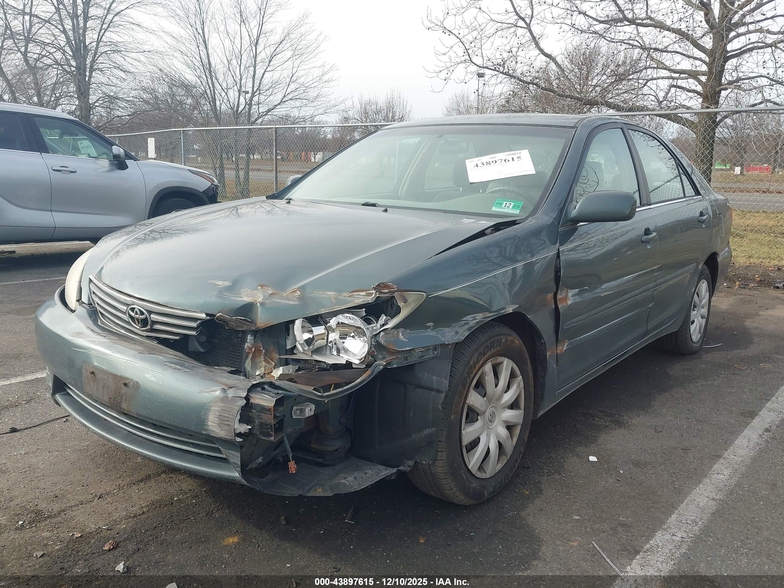 TOYOTA CAMRY image 2